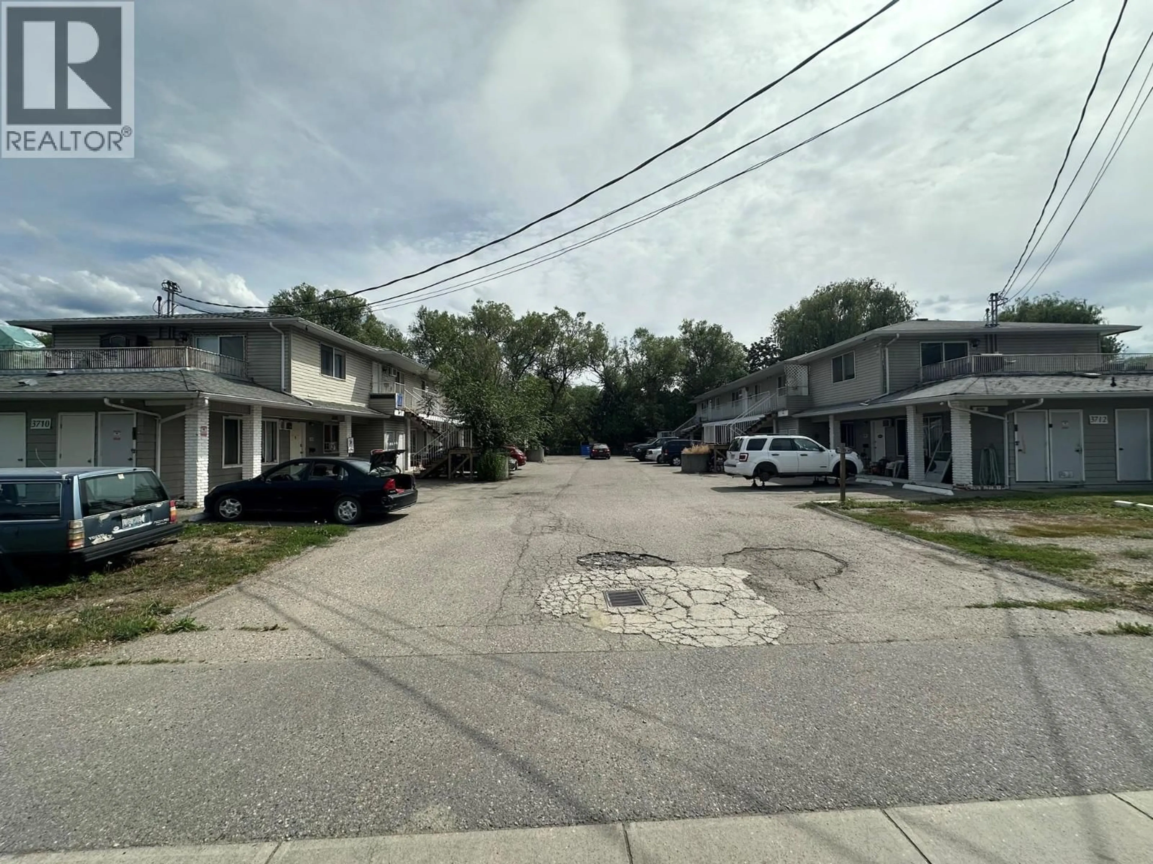 Parking for 201 - 3710 24 AVENUE, Vernon British Columbia V1T1L9