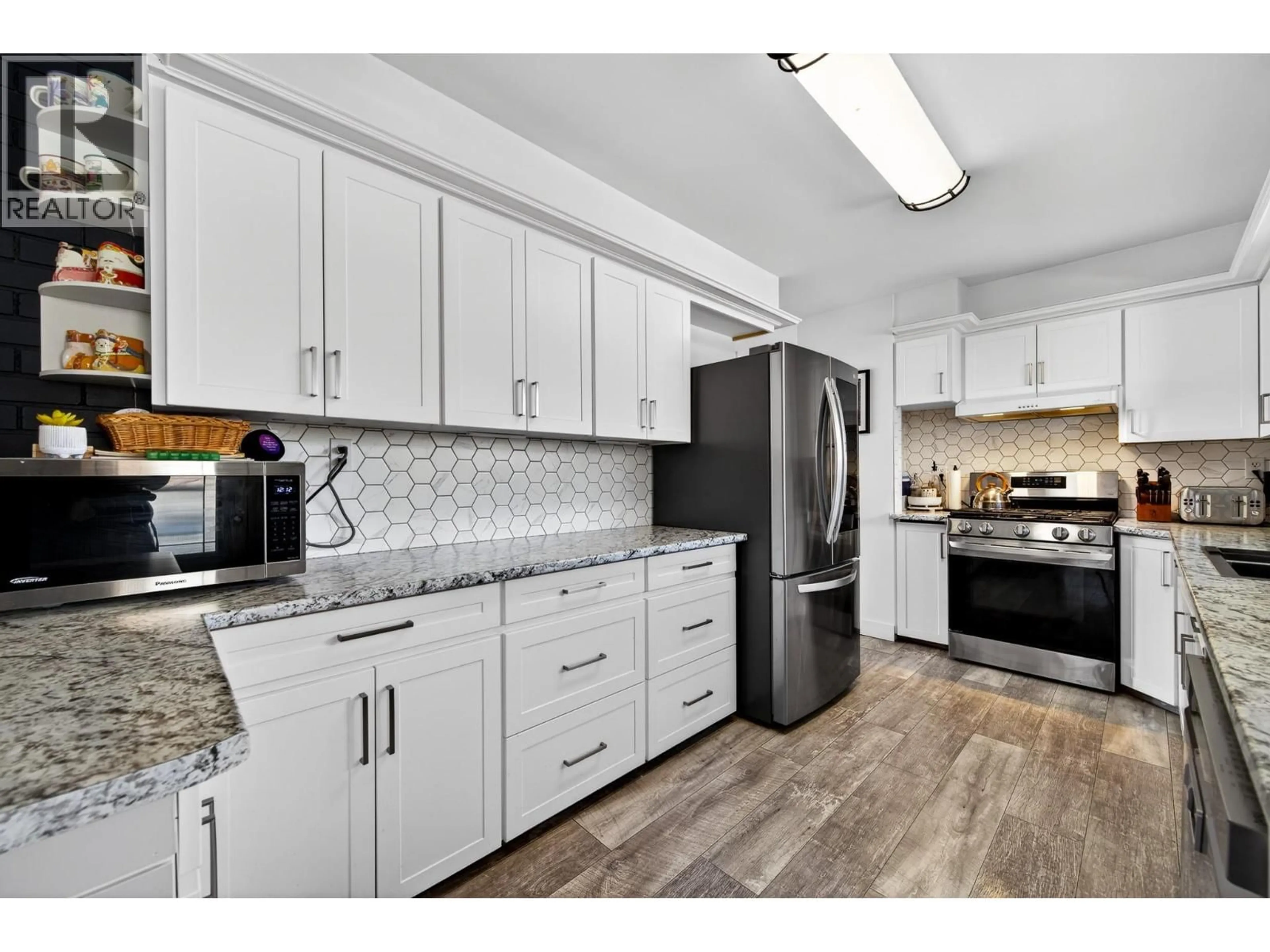 Standard kitchen, ceramic/tile floor for 1886 VALLEYVIEW DRIVE, Kamloops British Columbia V2C4B9
