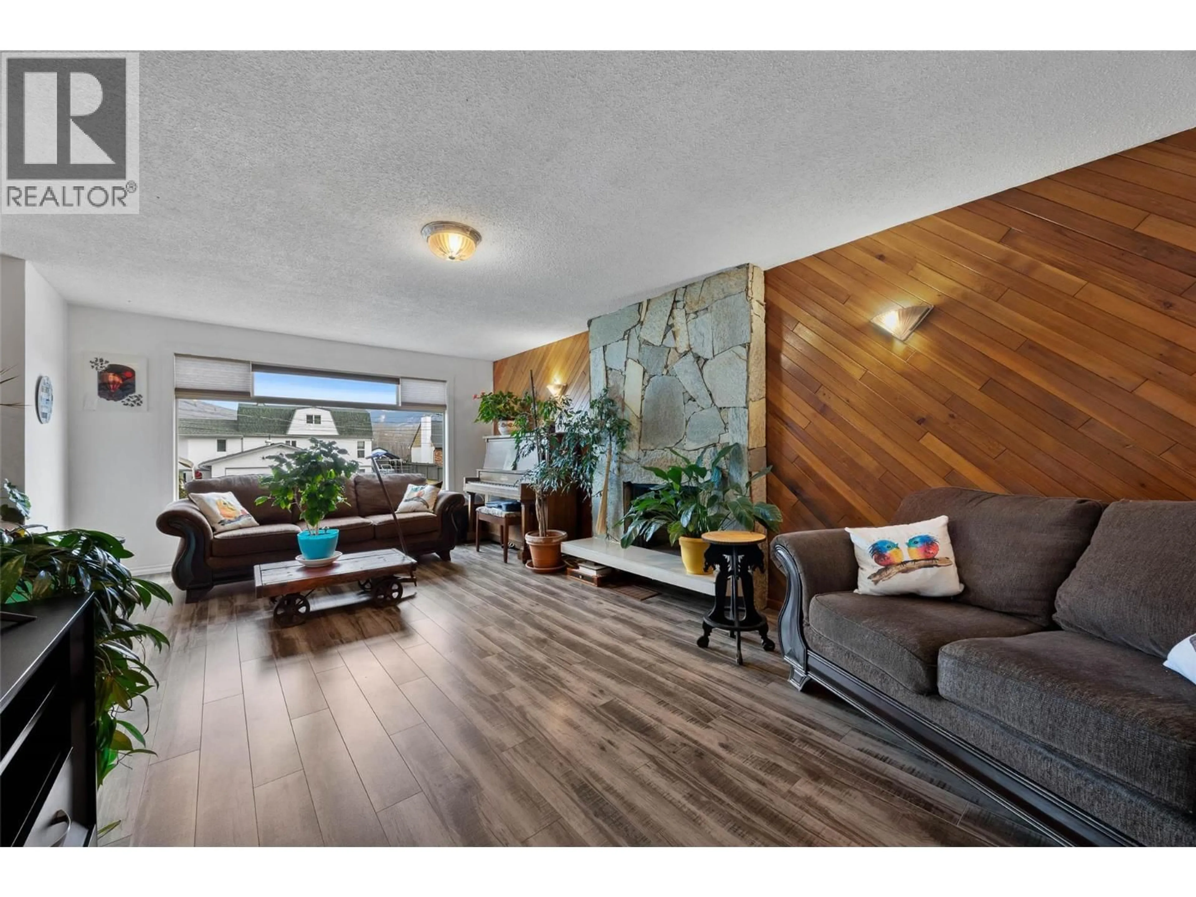 Living room with furniture, wood/laminate floor for 1864 DICKENSON ROAD, Kamloops British Columbia V2B6C9