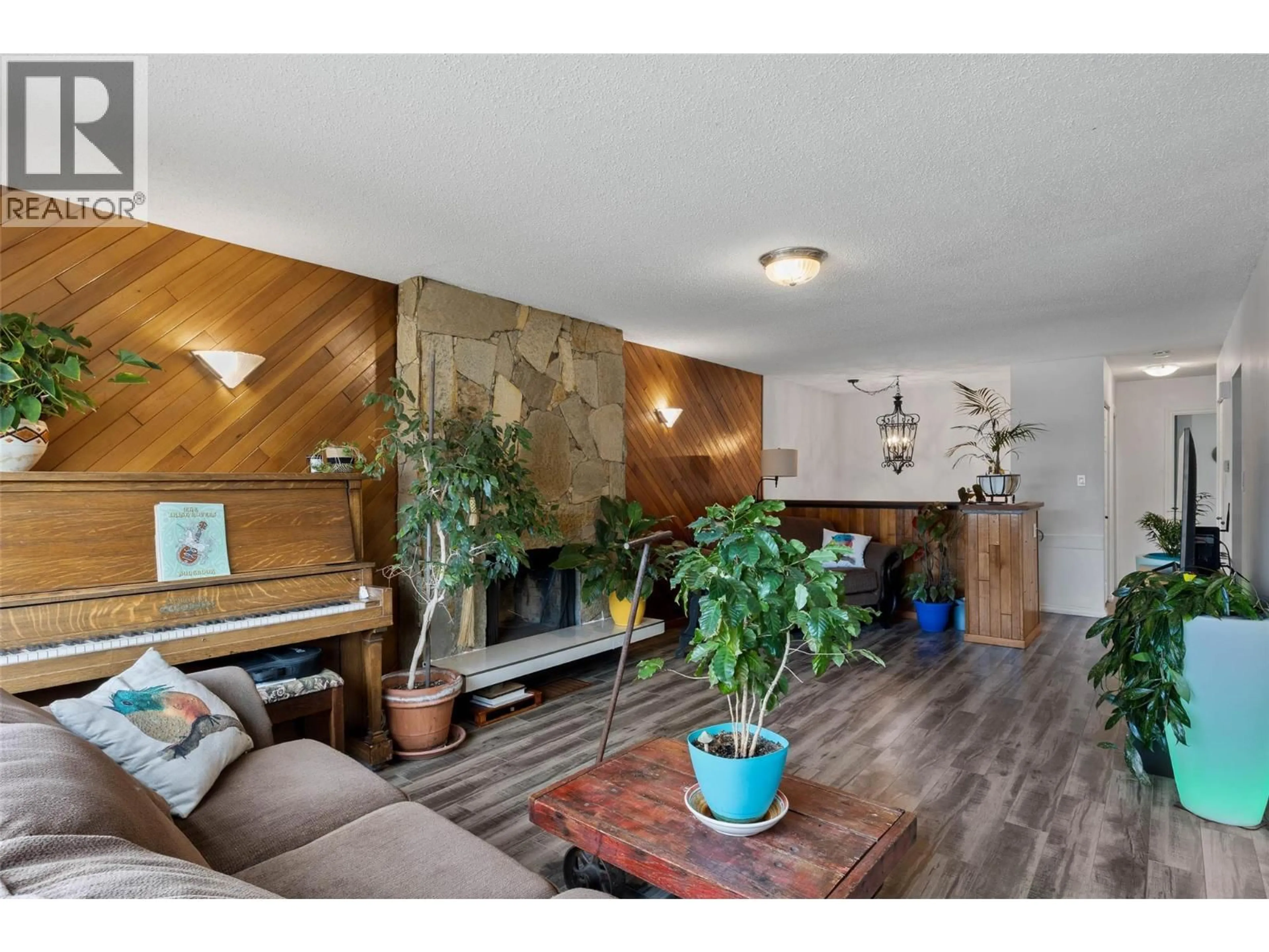 Living room with furniture, wood/laminate floor for 1864 DICKENSON ROAD, Kamloops British Columbia V2B6C9