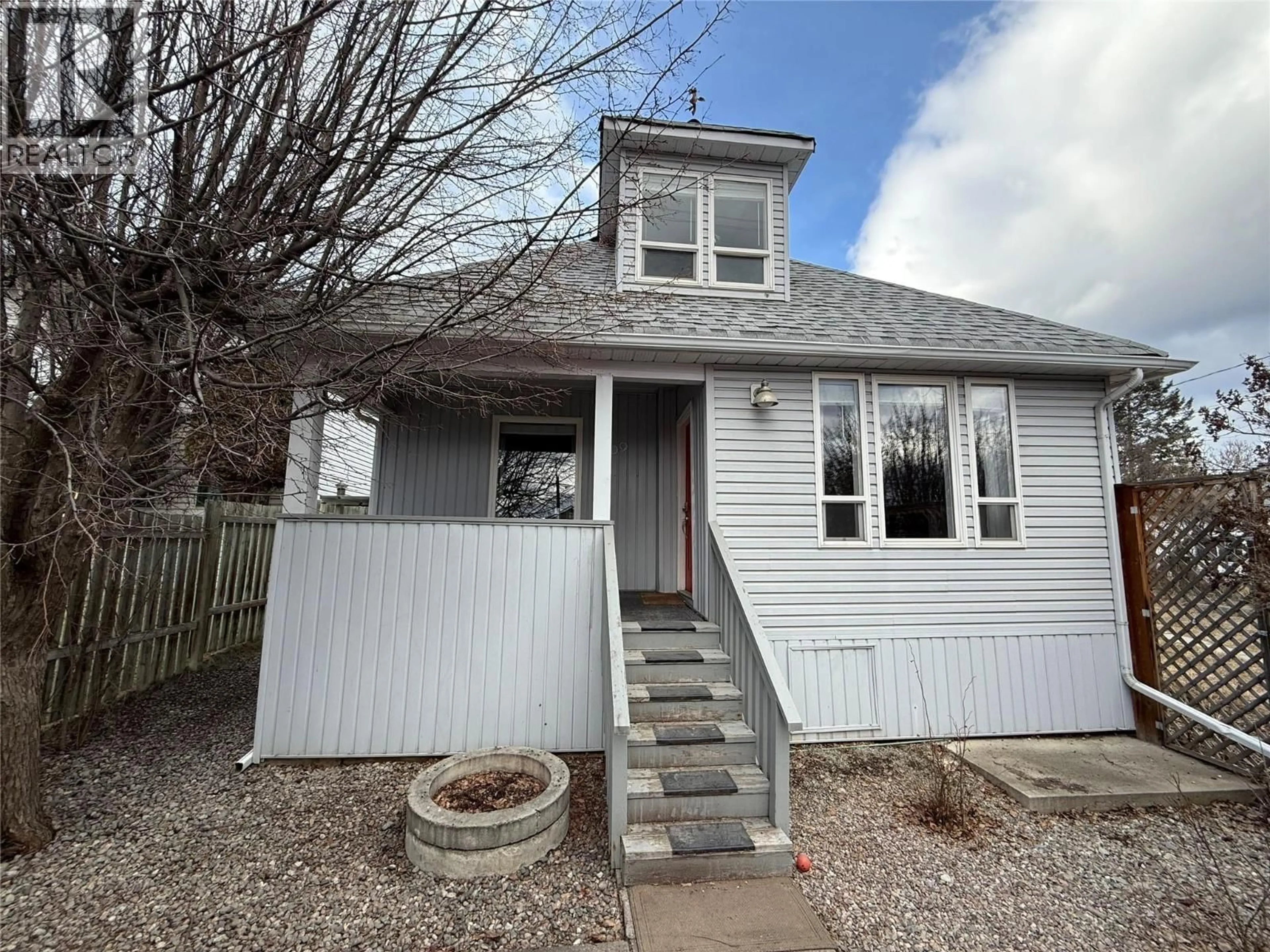 Home with vinyl exterior material, street for 109 13TH AVENUE SOUTH, Cranbrook British Columbia V1C2V6