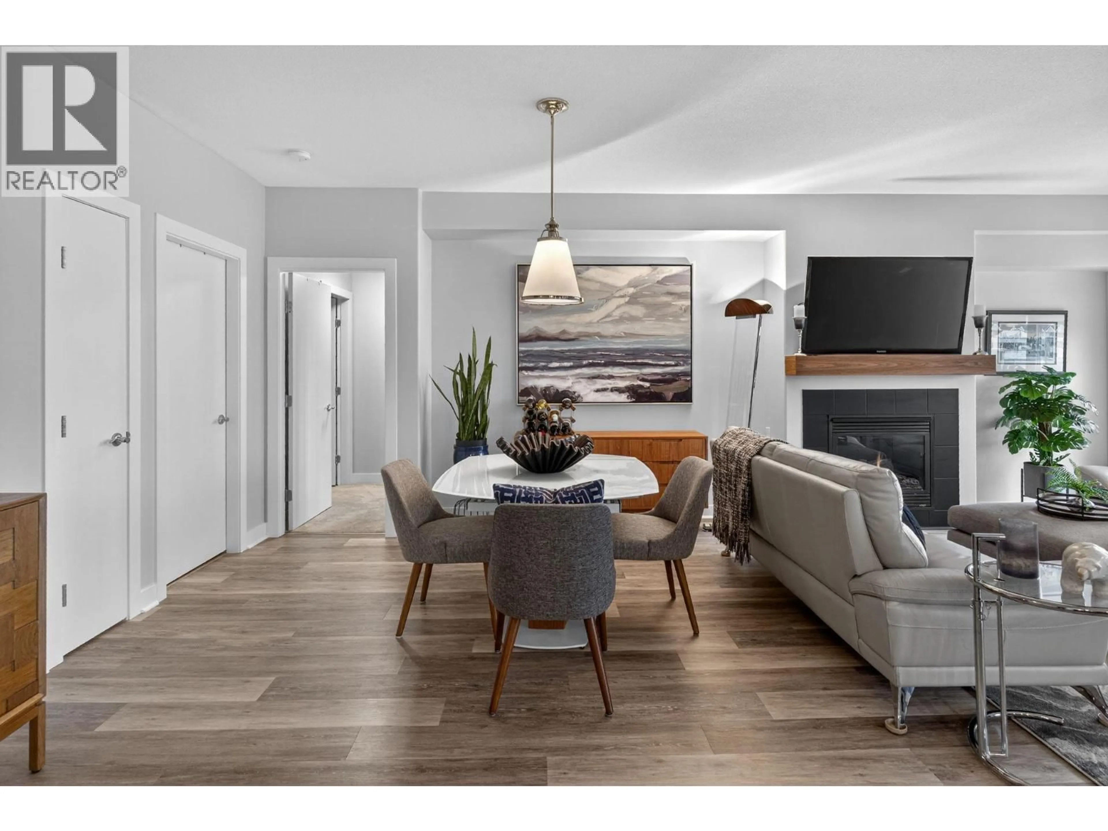 Living room with furniture, wood/laminate floor for 410 - 1160 BERNARD AVENUE, Kelowna British Columbia V1Y6R2