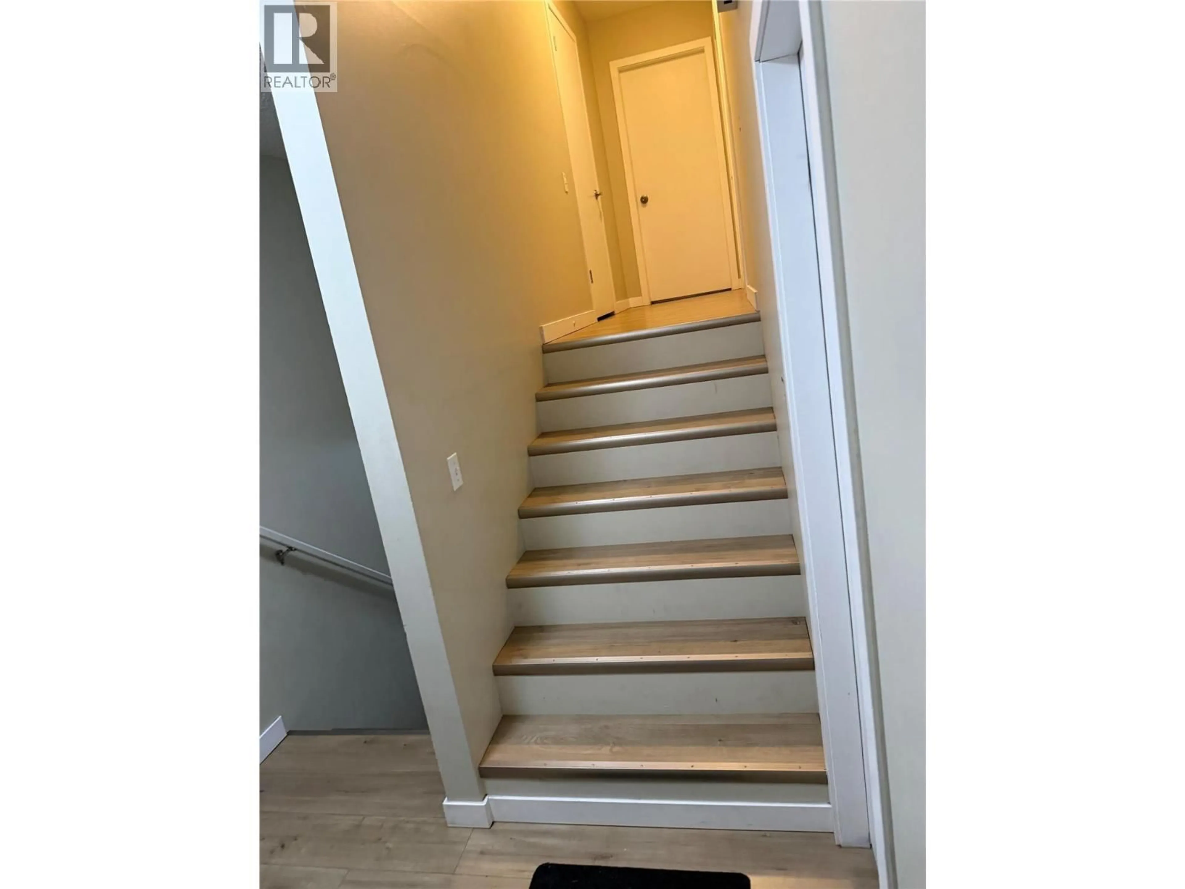 Stairs for 350 - 1780 SPRINGVIEW PLACE, Kamloops British Columbia V2E1J4
