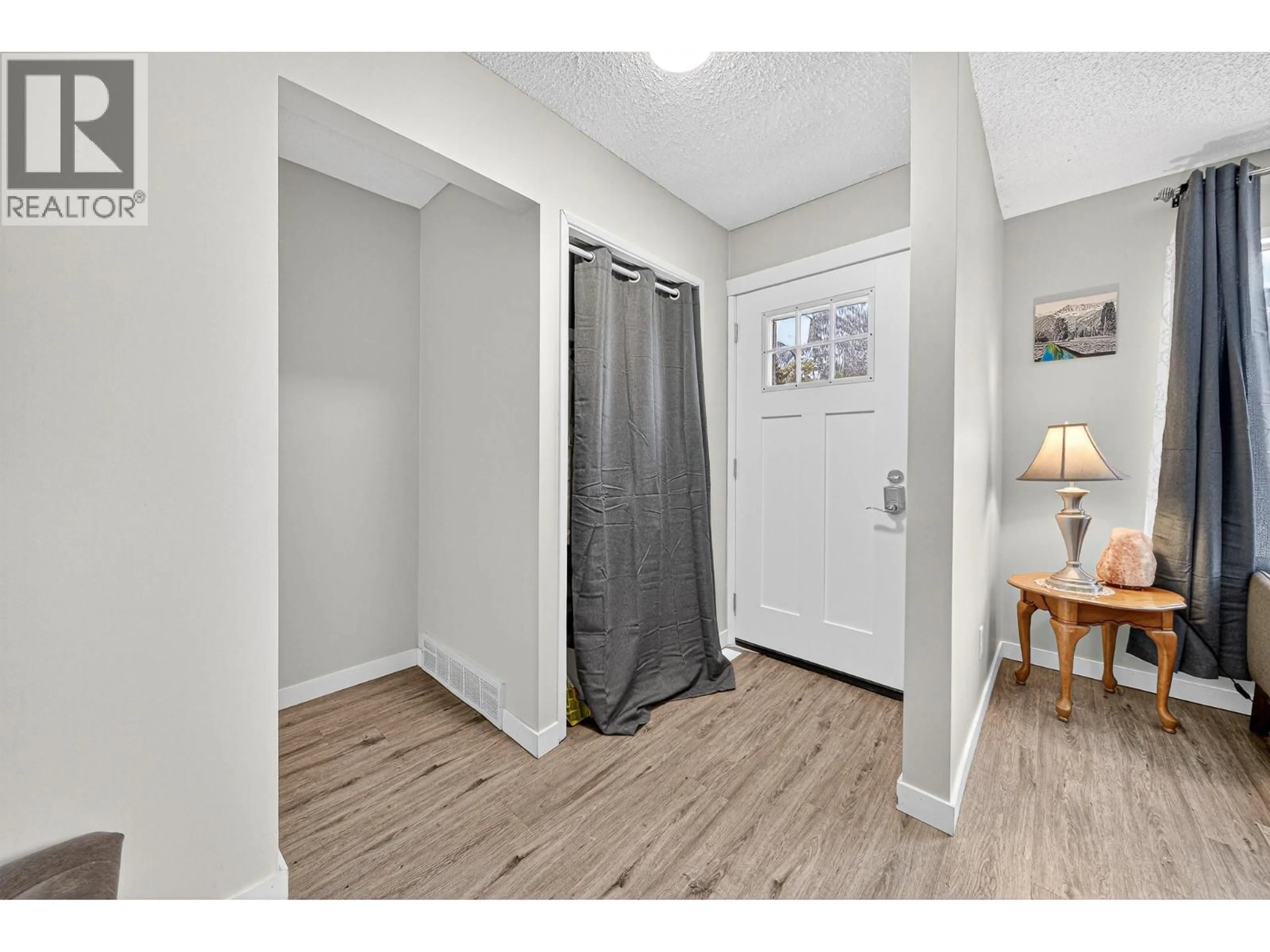 Indoor entryway for 482 ENGELMANN SPRUCE DRIVE, Sparwood British Columbia V0B2G0