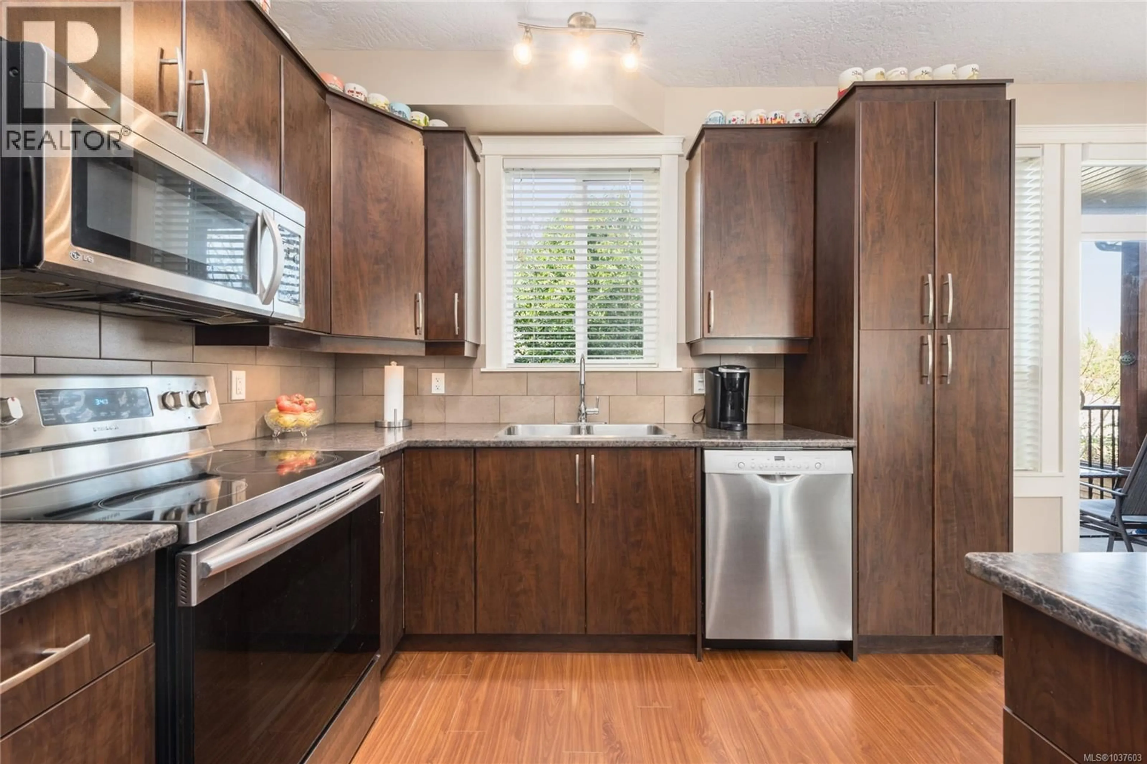 Standard kitchen, wood/laminate floor for 12 - 3101 CLIFFS ROAD, Duncan British Columbia V9L0C6