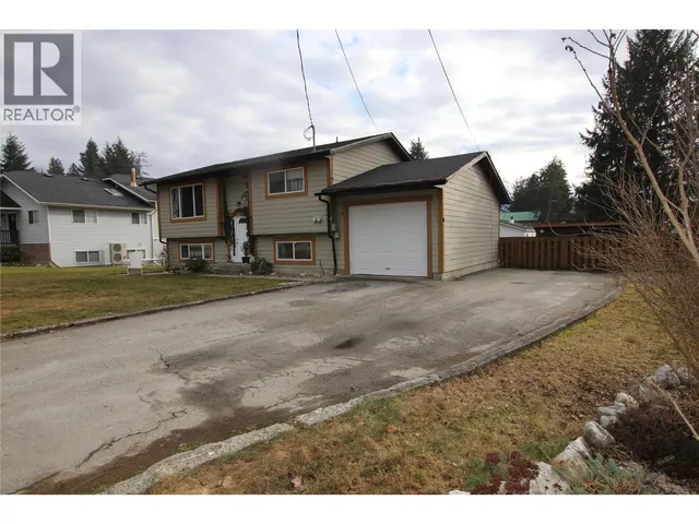 304 5TH  NW STREET, Nakusp 3