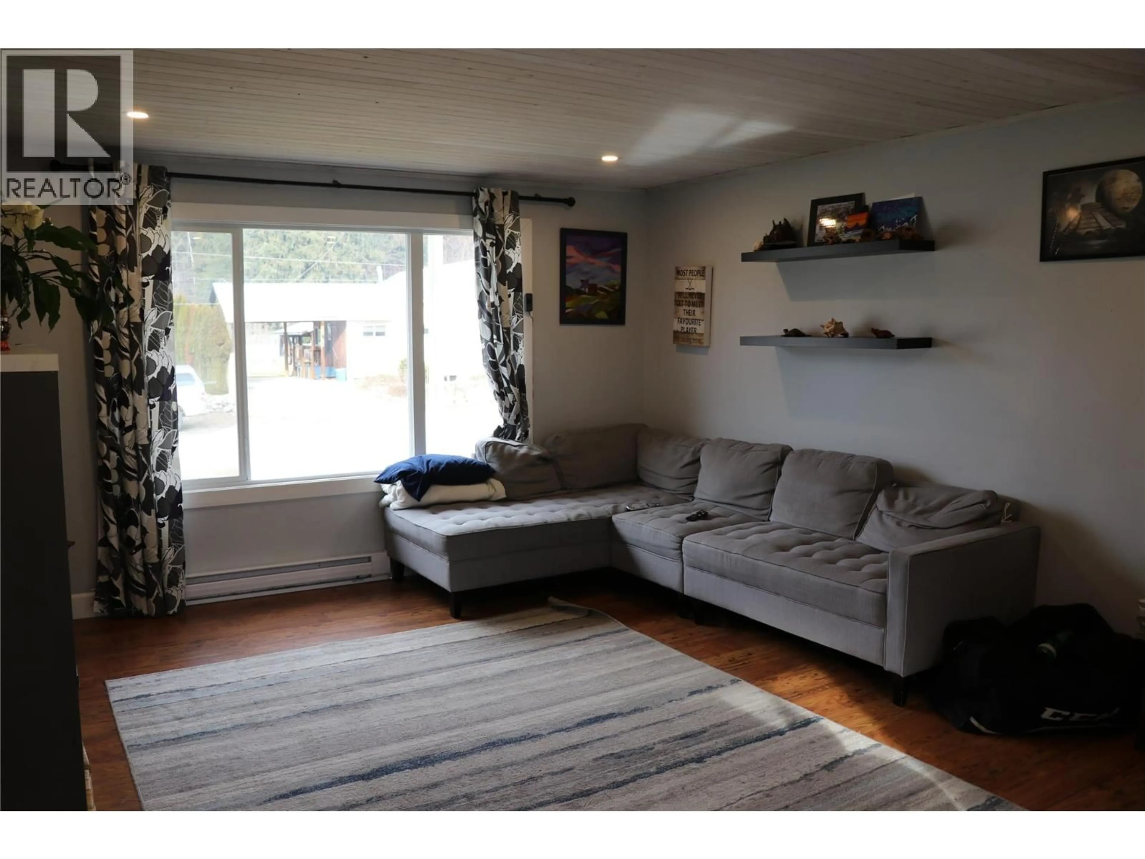 Living room with furniture, wood/laminate floor for 304 5TH NW STREET, Nakusp British Columbia V0G1R0