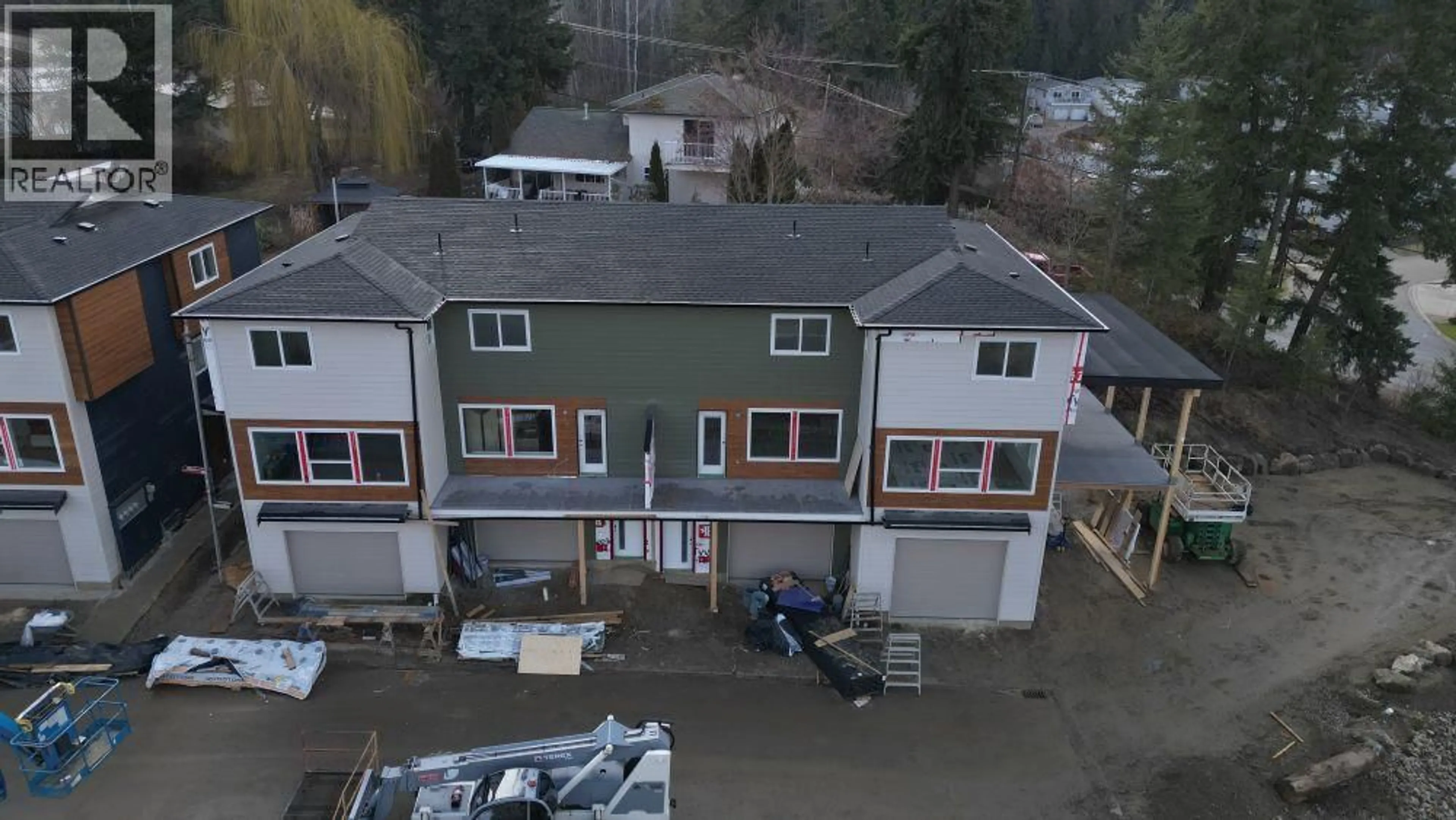 A pic from outside/outdoor area/front of a property/back of a property/a pic from drone, building for 35 - 981 12 STREET SOUTHEAST, Salmon Arm British Columbia V1E2C8