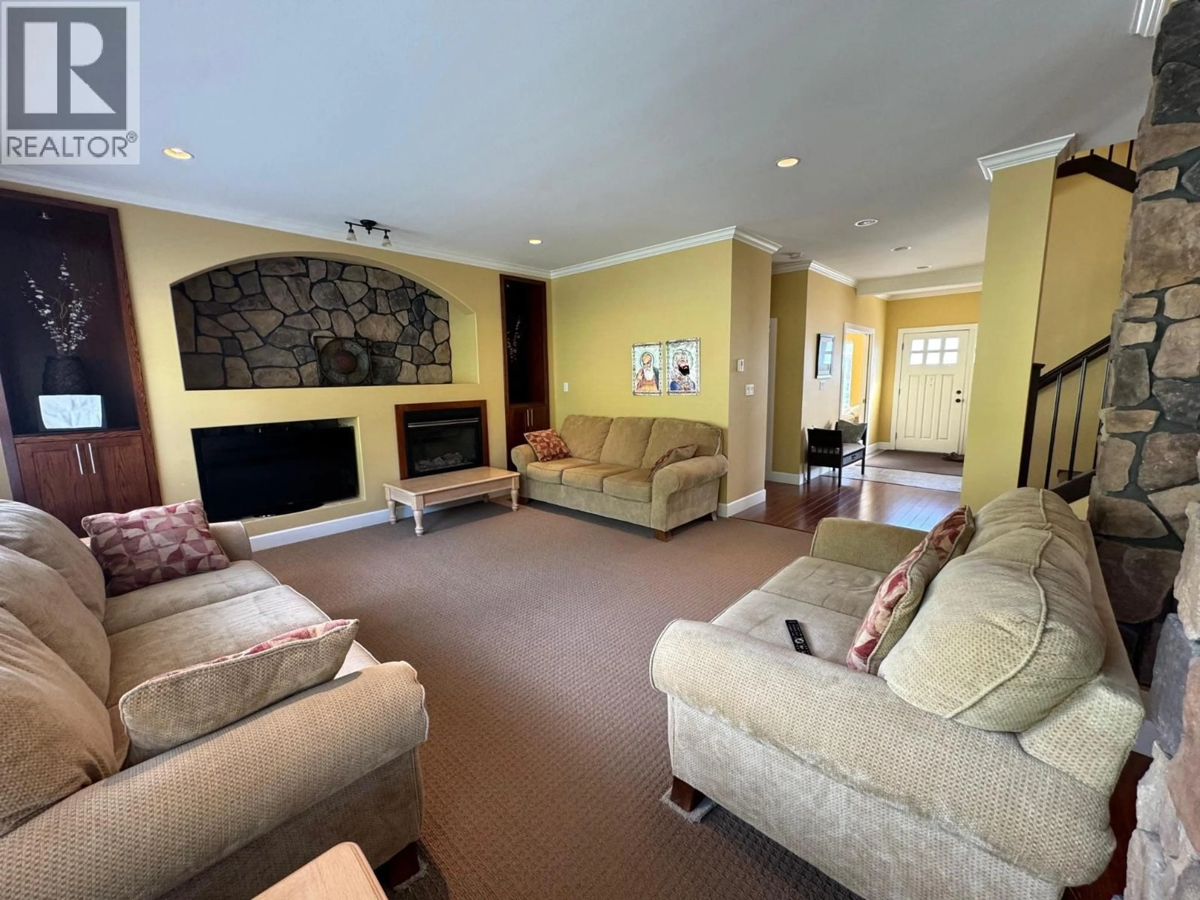 Living room with furniture, unknown for 2625 FORKSDALE AVENUE, Merritt British Columbia V1K1P8