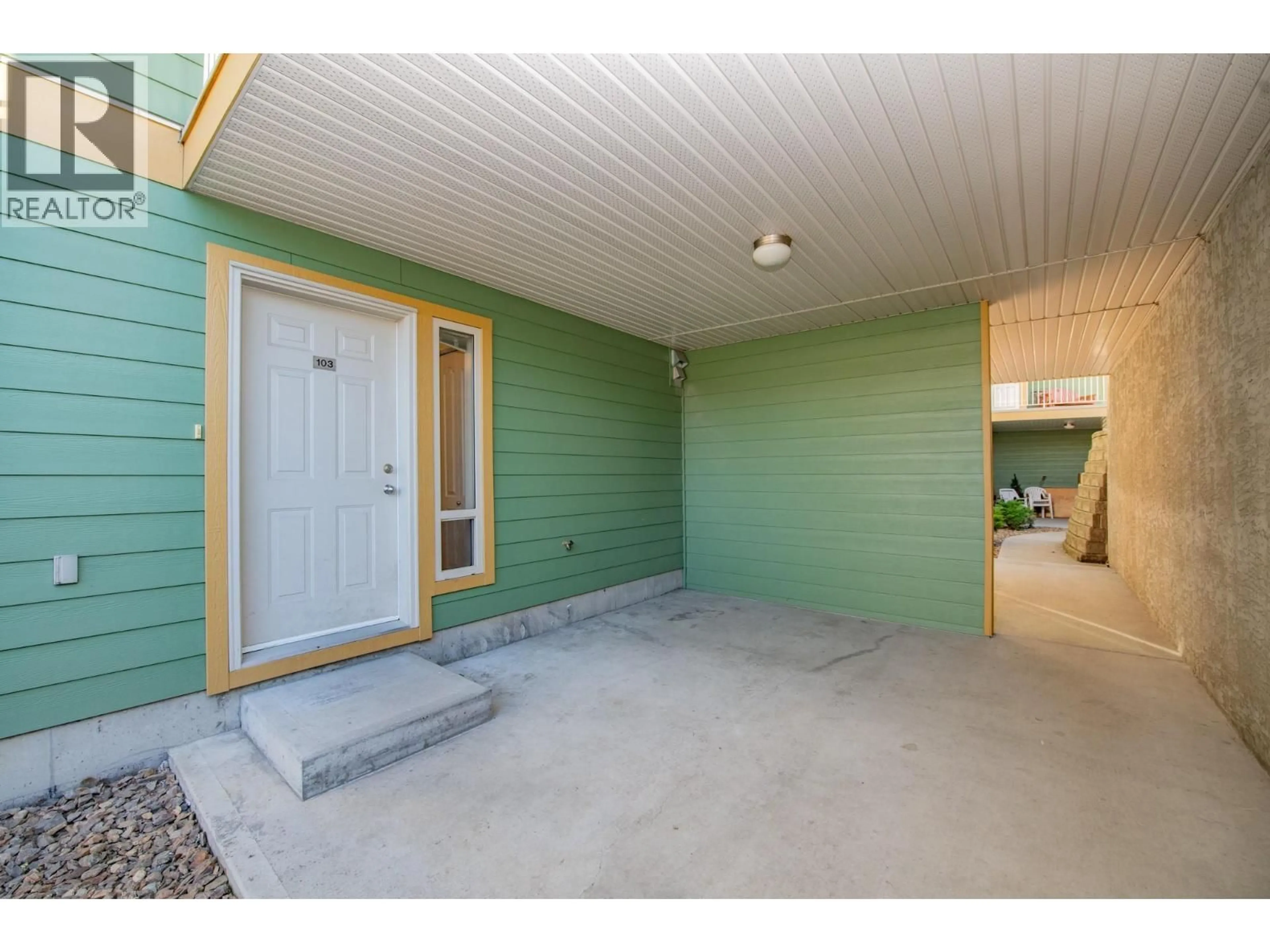 Indoor entryway for 103 - 301 BROWNE ROAD, Vernon British Columbia V1T7M2