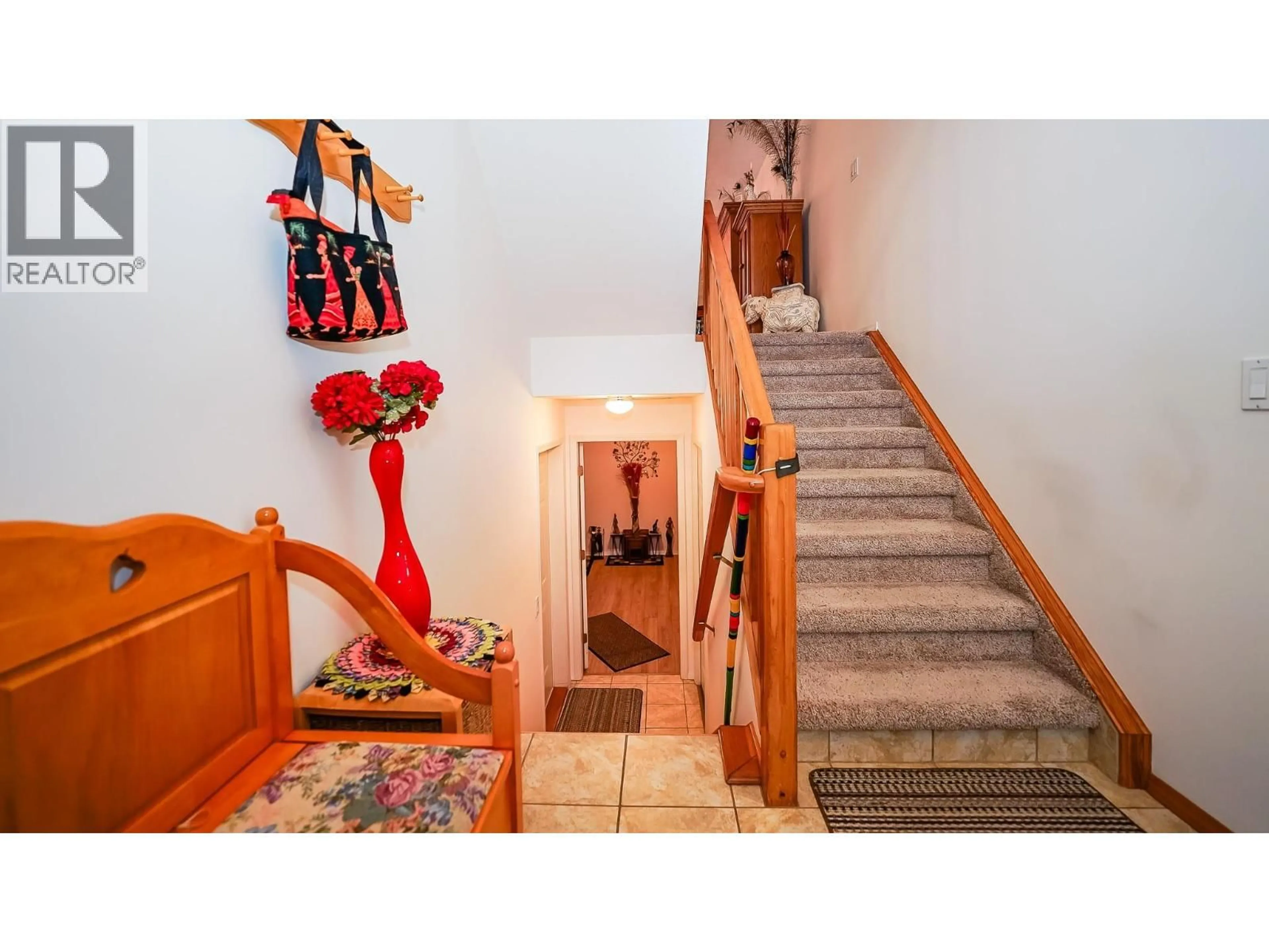 Indoor entryway for 3 - 660 24 STREET NORTHEAST, Salmon Arm British Columbia V1E1W1