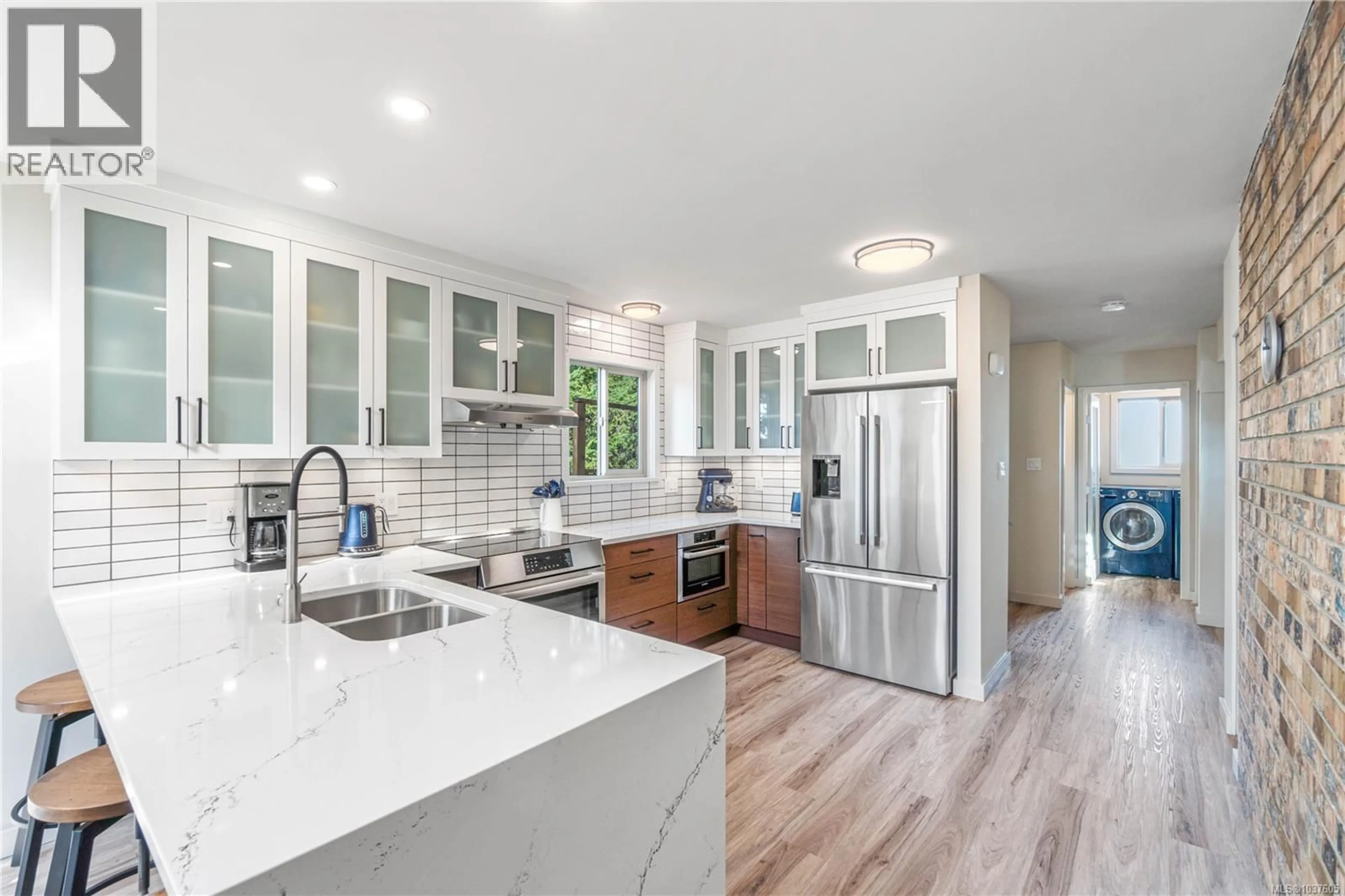 Open concept kitchen, ceramic/tile floor for 3132 ROBIN HOOD DRIVE, Nanaimo British Columbia V9T1P1