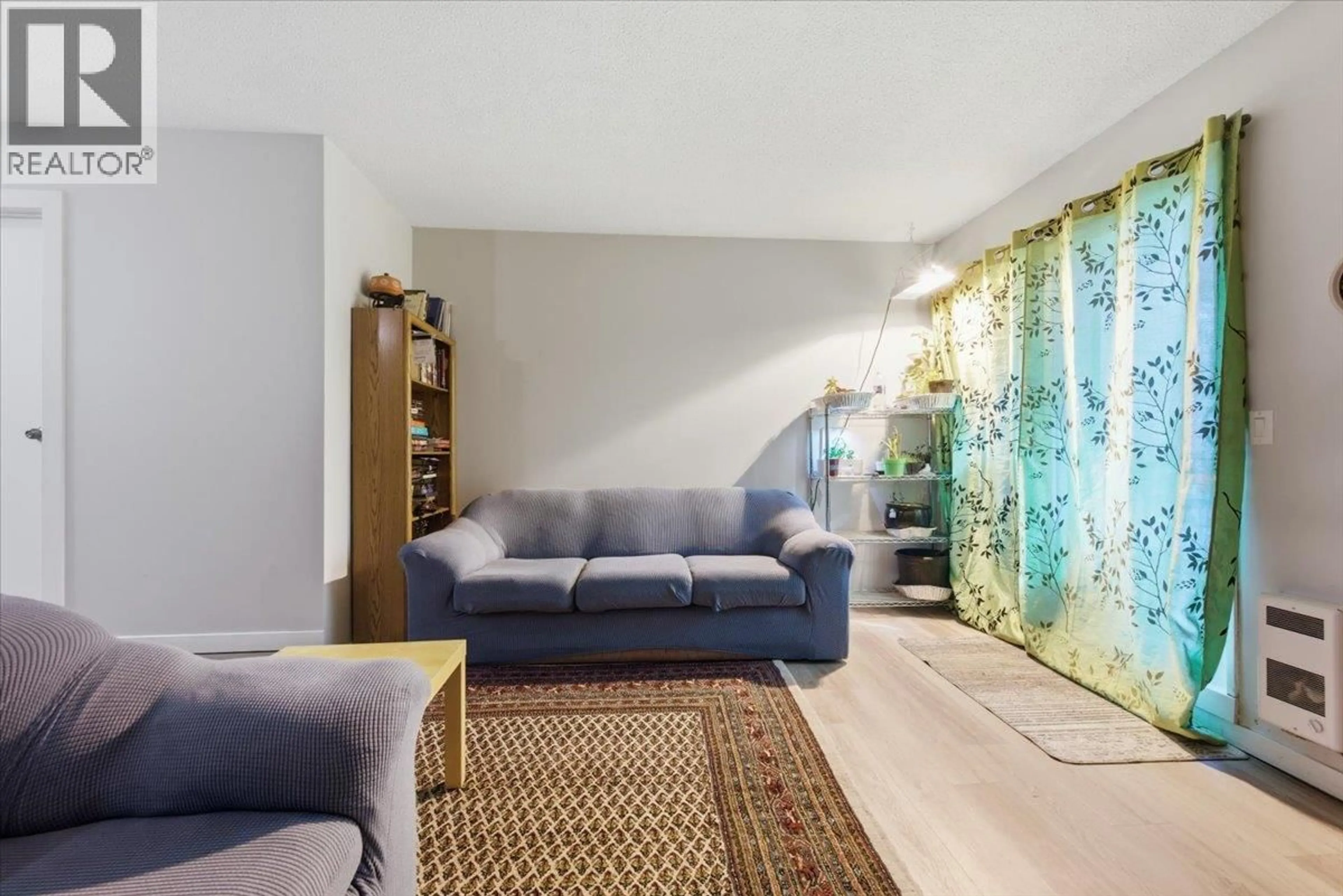 Living room with furniture, unknown for 4 - 5300 25 AVENUE, Vernon British Columbia V1T6R4