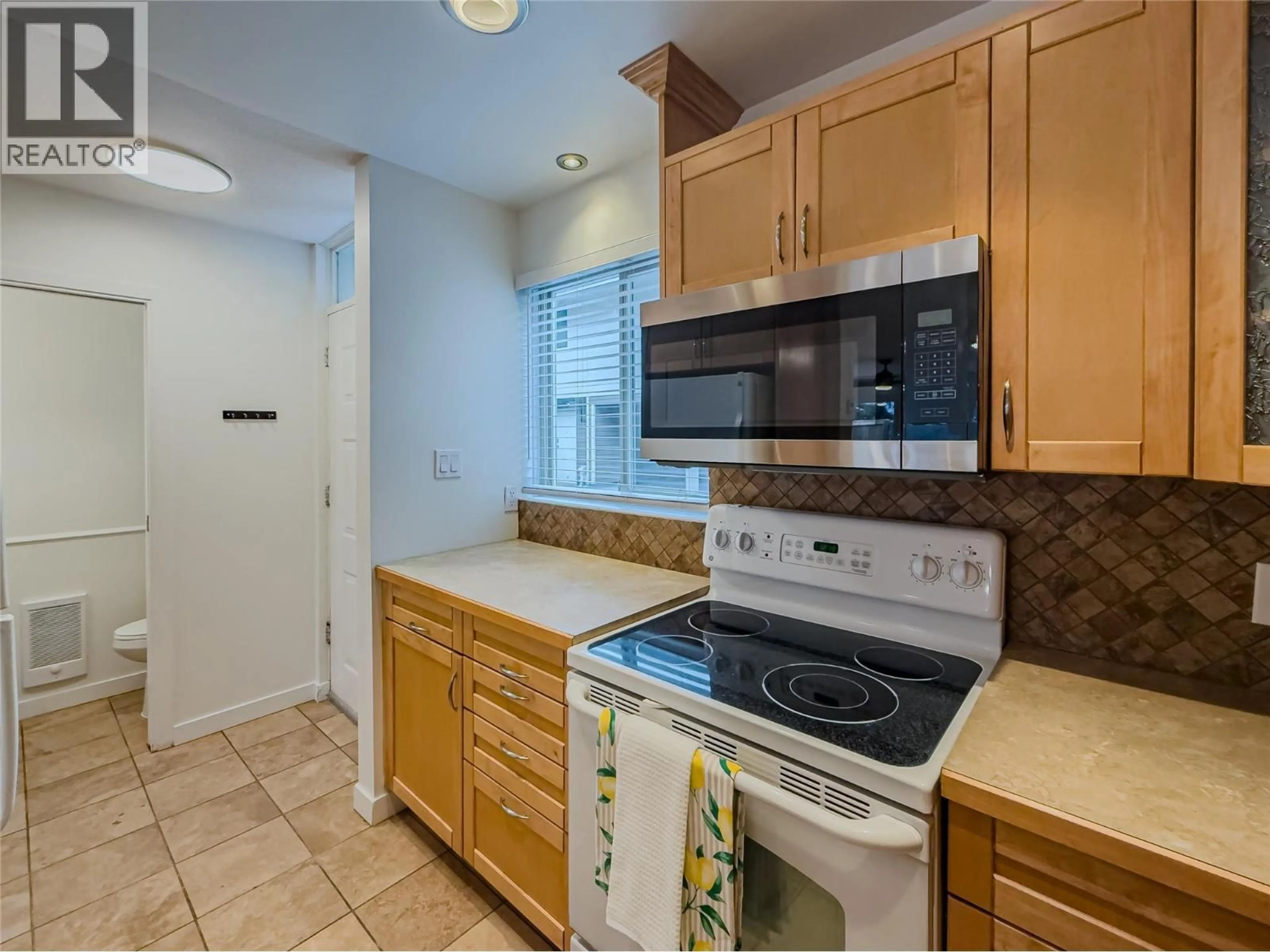 Standard kitchen, ceramic/tile floor for 19 - 145 NICOLA STREET, Kamloops British Columbia V2C2P2