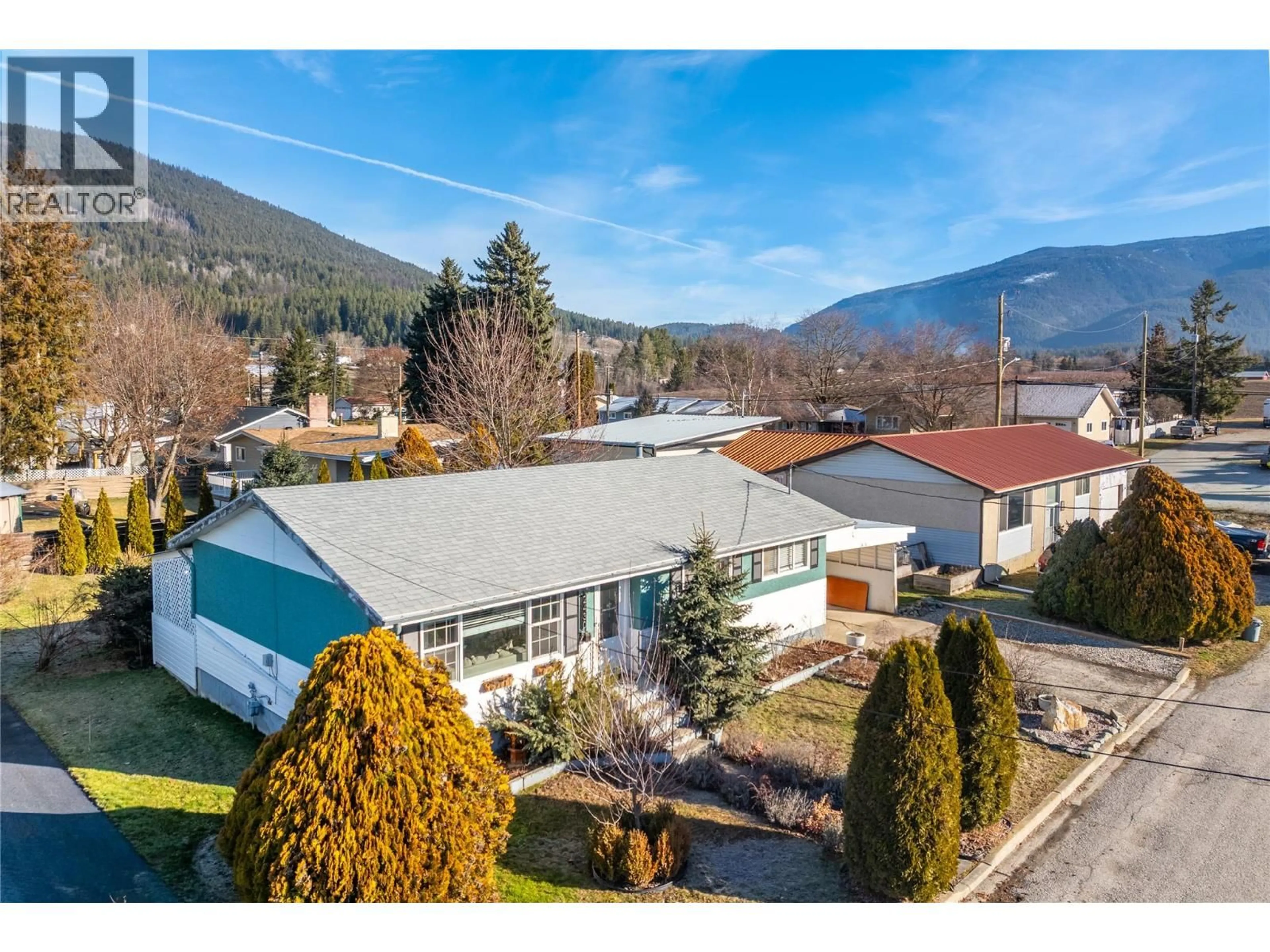 A pic from outside/outdoor area/front of a property/back of a property/a pic from drone, mountain view for 2430 BIRCH STREET, Creston British Columbia V0B1G5