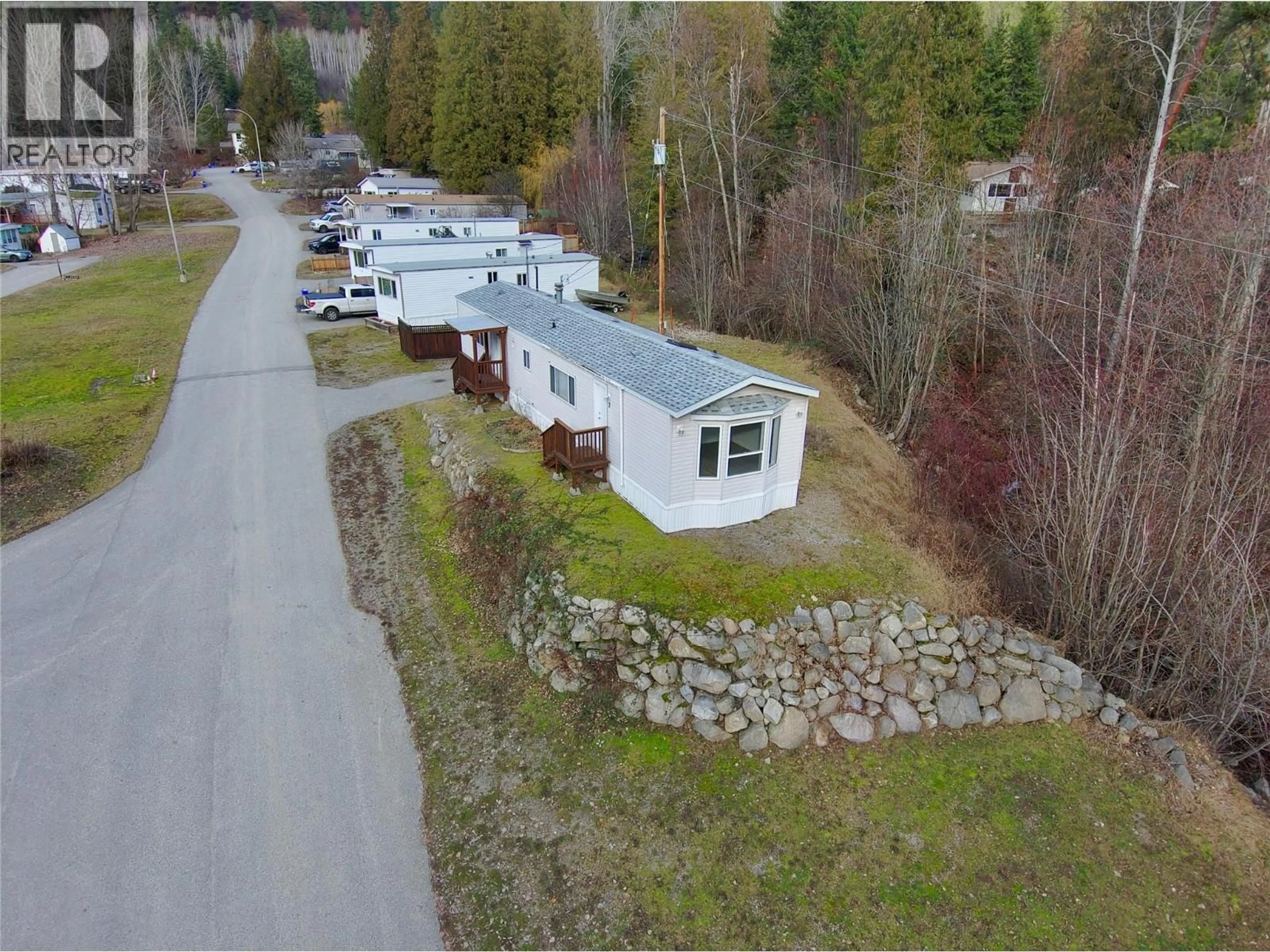 A pic from outside/outdoor area/front of a property/back of a property/a pic from drone, street for 2 - 4029 BROADWATER ROAD, Robson British Columbia V1N4V6