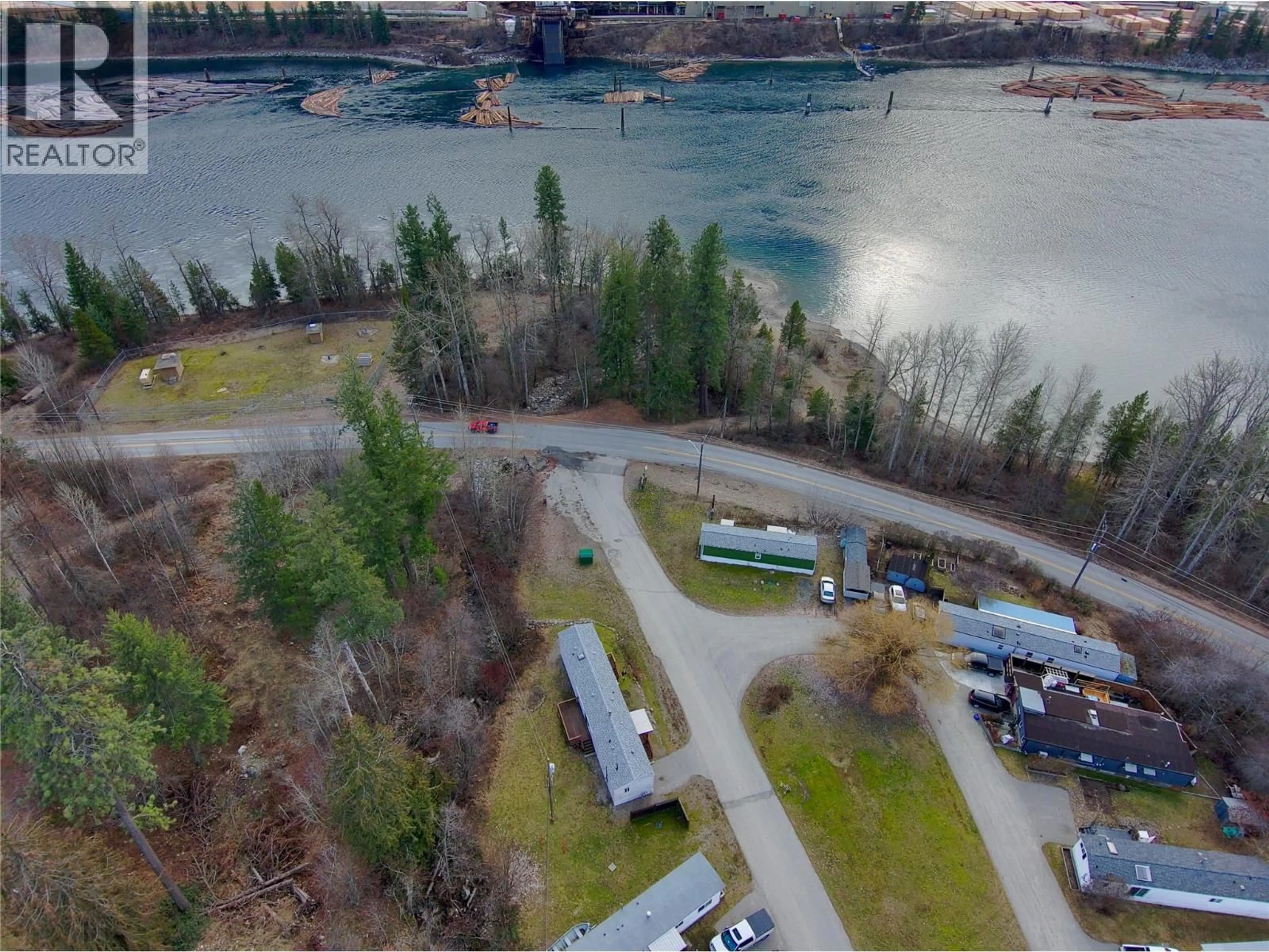 A pic from outside/outdoor area/front of a property/back of a property/a pic from drone, water/lake/river/ocean view for 2 - 4029 BROADWATER ROAD, Robson British Columbia V1N4V6
