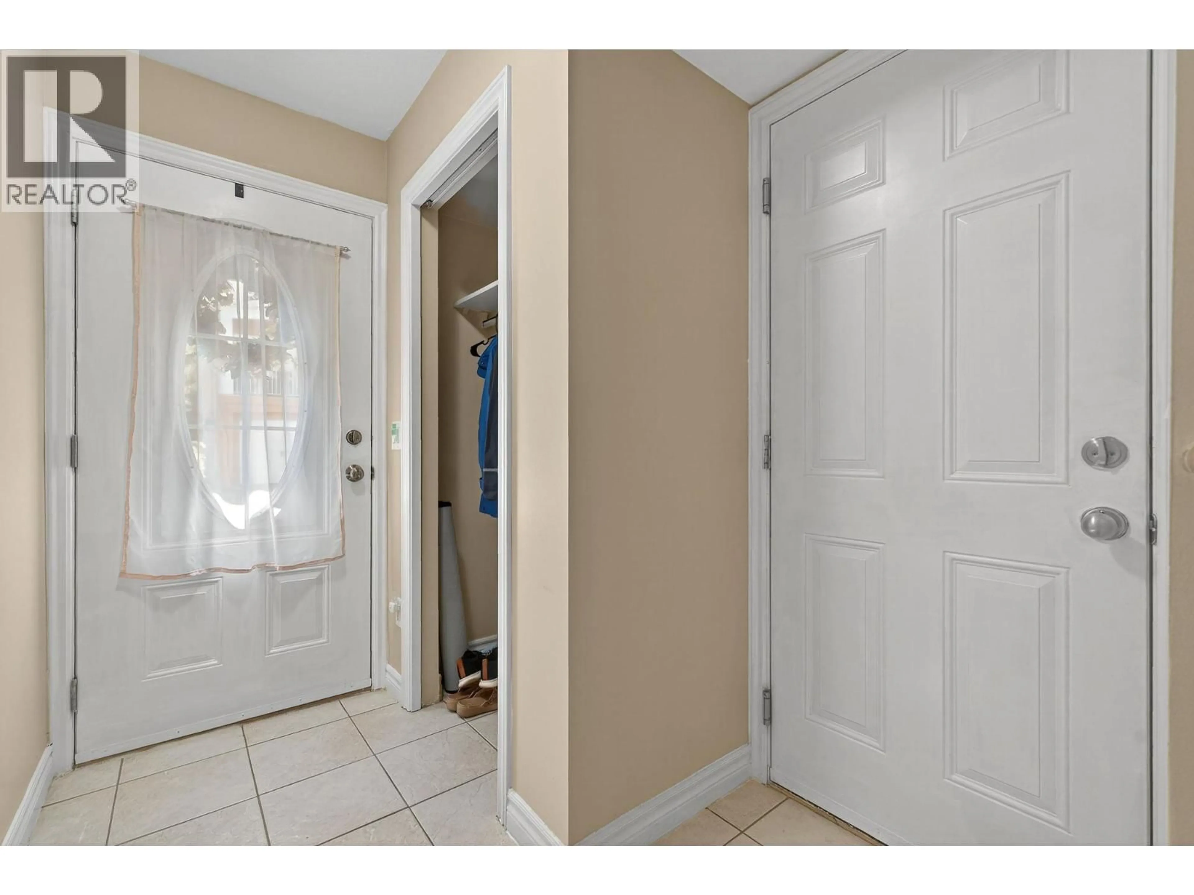 Indoor entryway for 122 - 456 MCPHEE STREET, Kelowna British Columbia V1X8C5