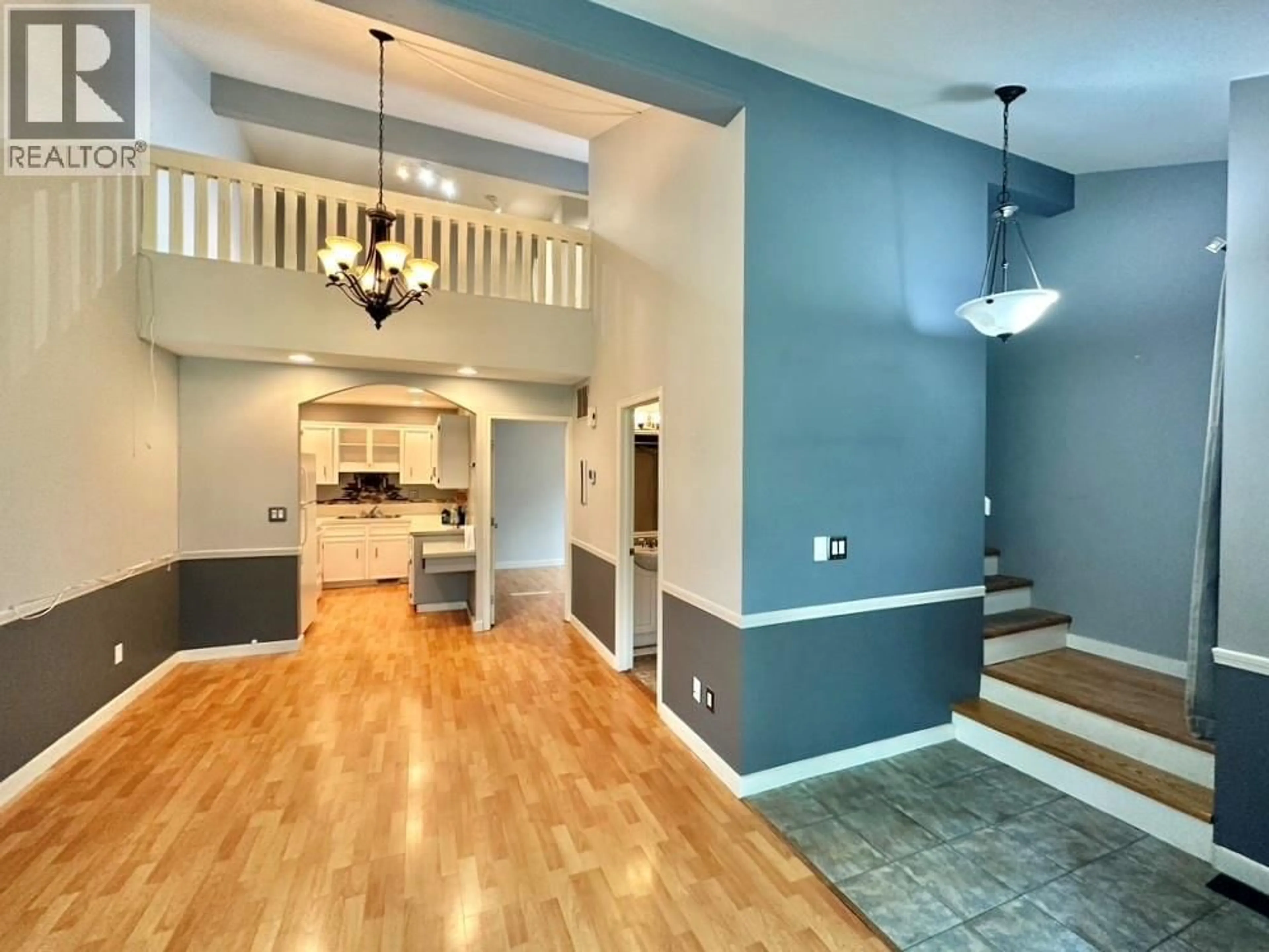 Indoor foyer for 404 - 3155 GORDON DRIVE, Kelowna British Columbia V1W3N6