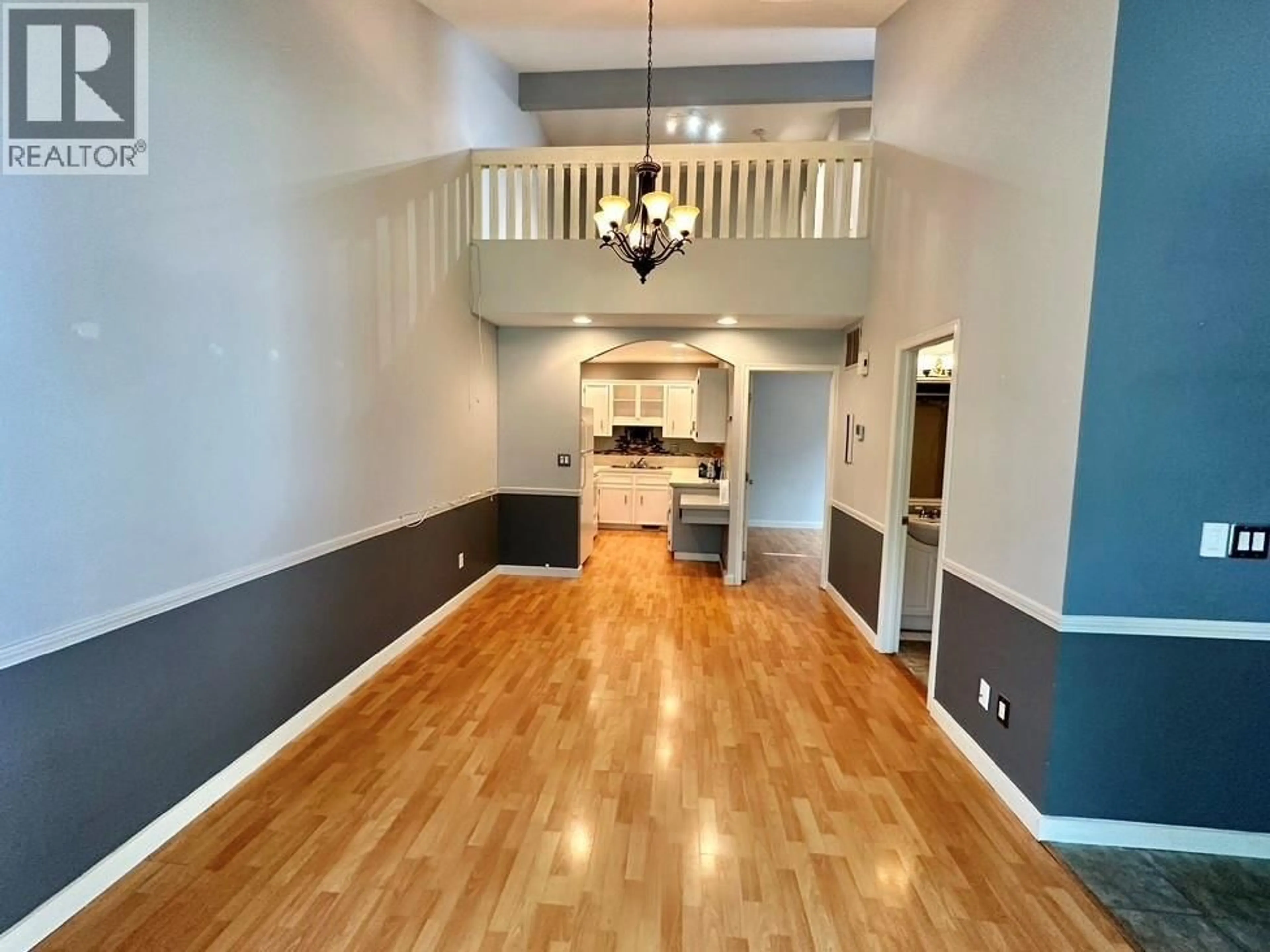 Indoor foyer for 404 - 3155 GORDON DRIVE, Kelowna British Columbia V1W3N6