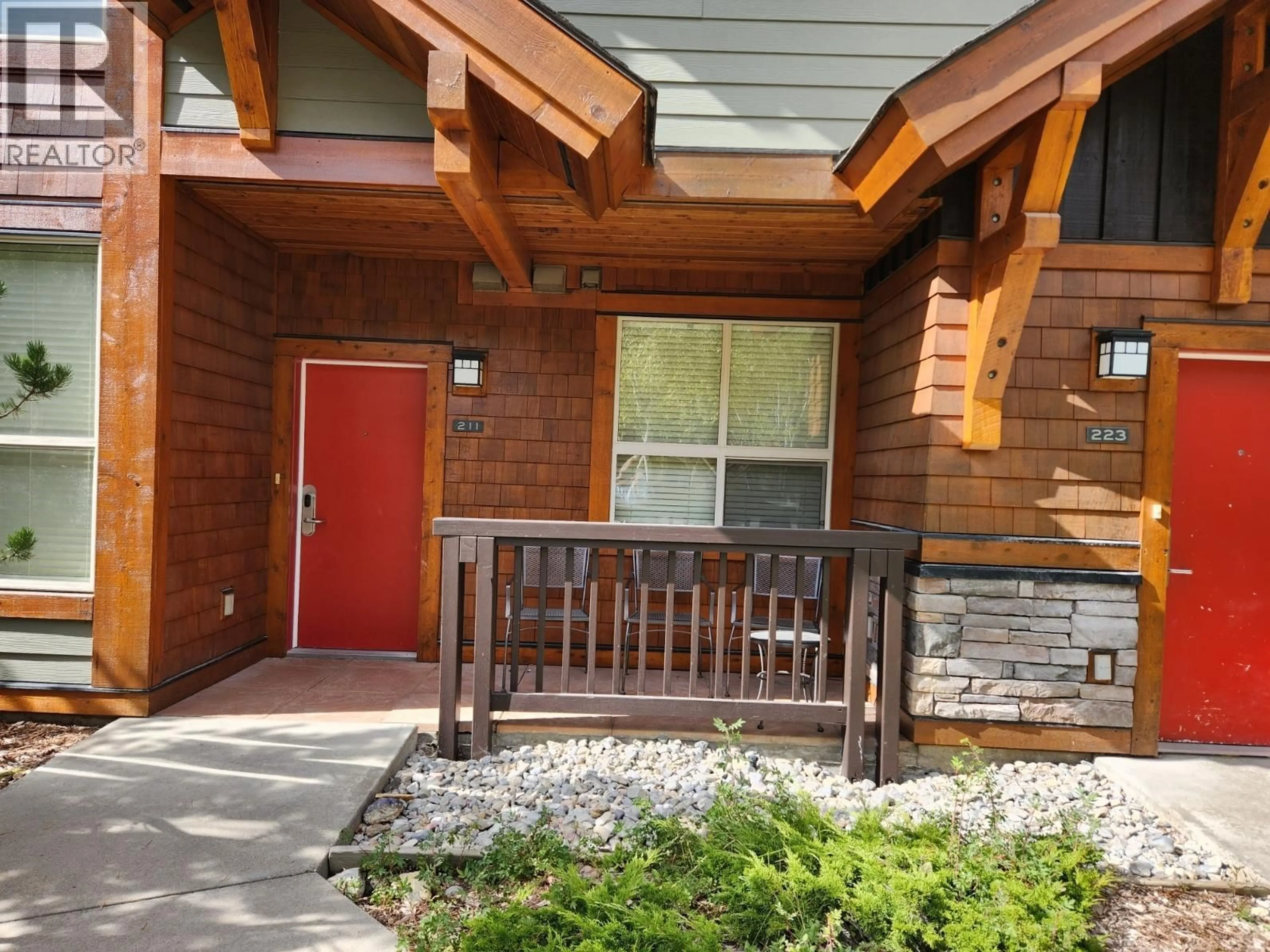 Indoor entryway for 211A - 2049 SUMMIT DRIVE, Panorama British Columbia V0A1T0