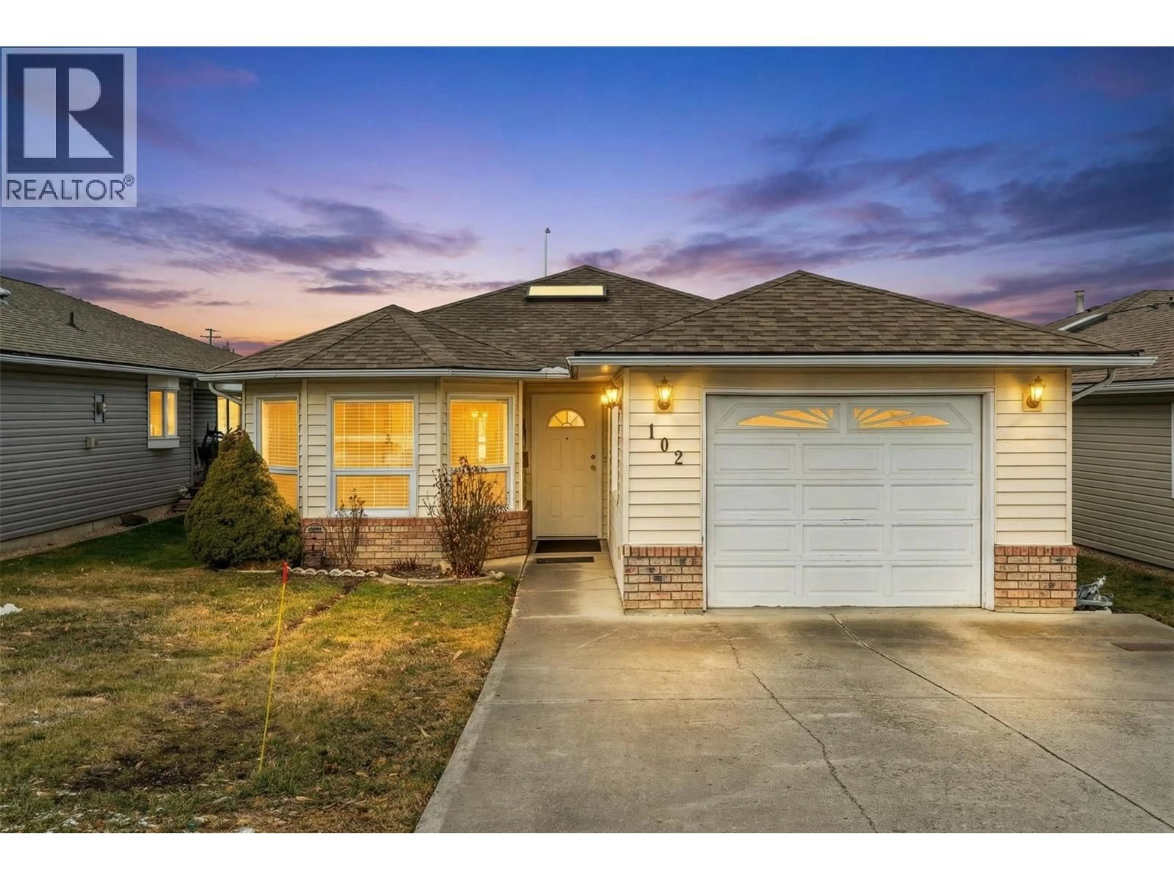 Home with vinyl exterior material, street for 102 - 1108 14 AVENUE, Vernon British Columbia V1B2S5