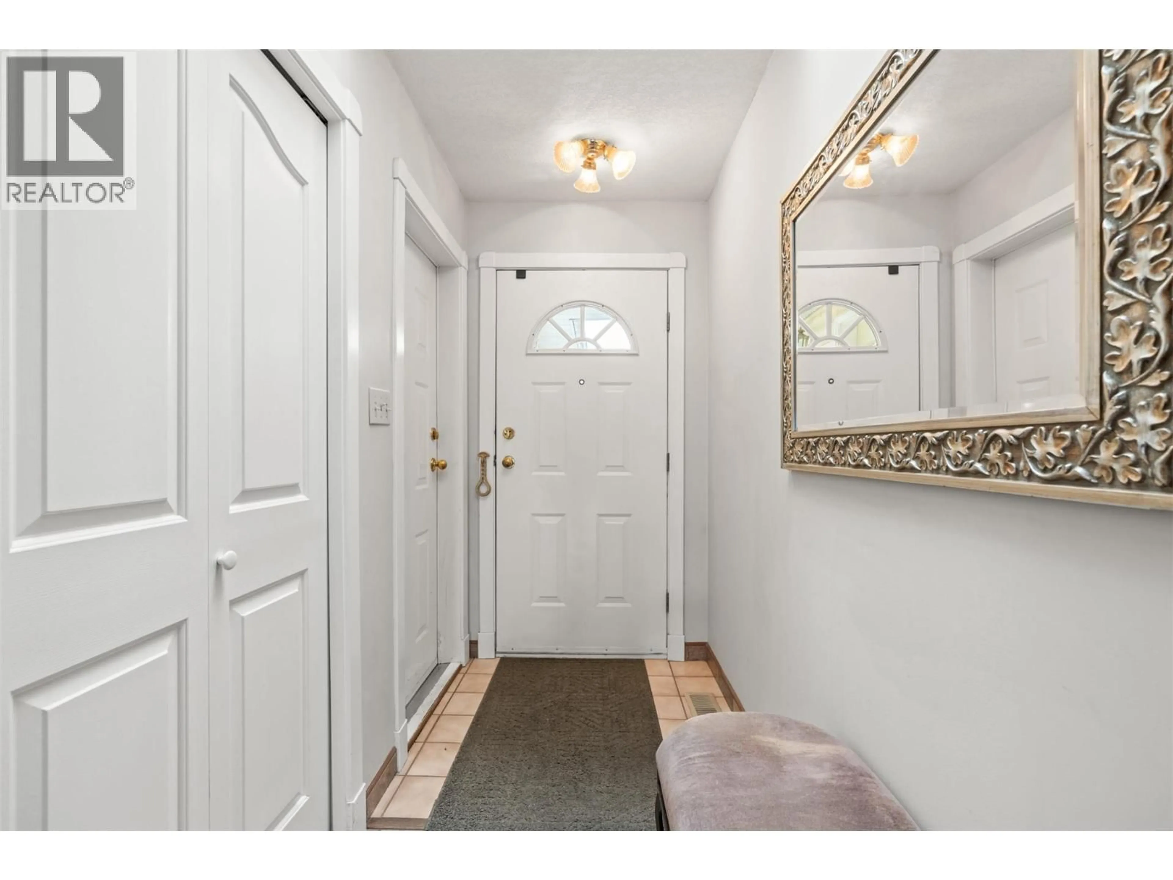 Indoor entryway for 102 - 1108 14 AVENUE, Vernon British Columbia V1B2S5