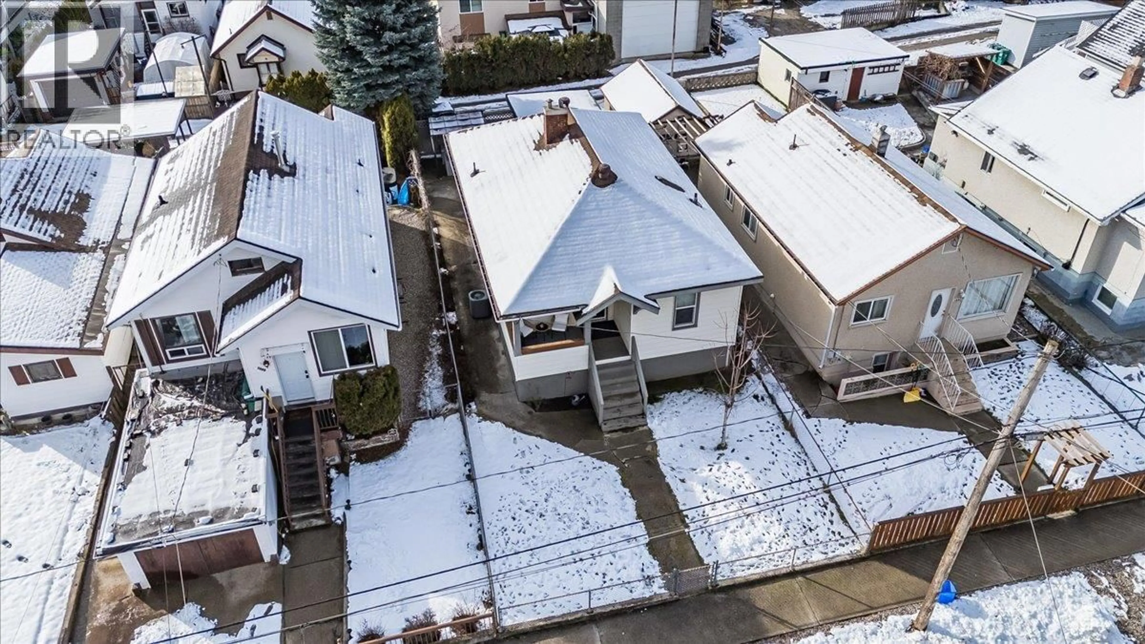 A pic from outside/outdoor area/front of a property/back of a property/a pic from drone, street for 1856 FOURTH AVENUE, Trail British Columbia V1R1T1