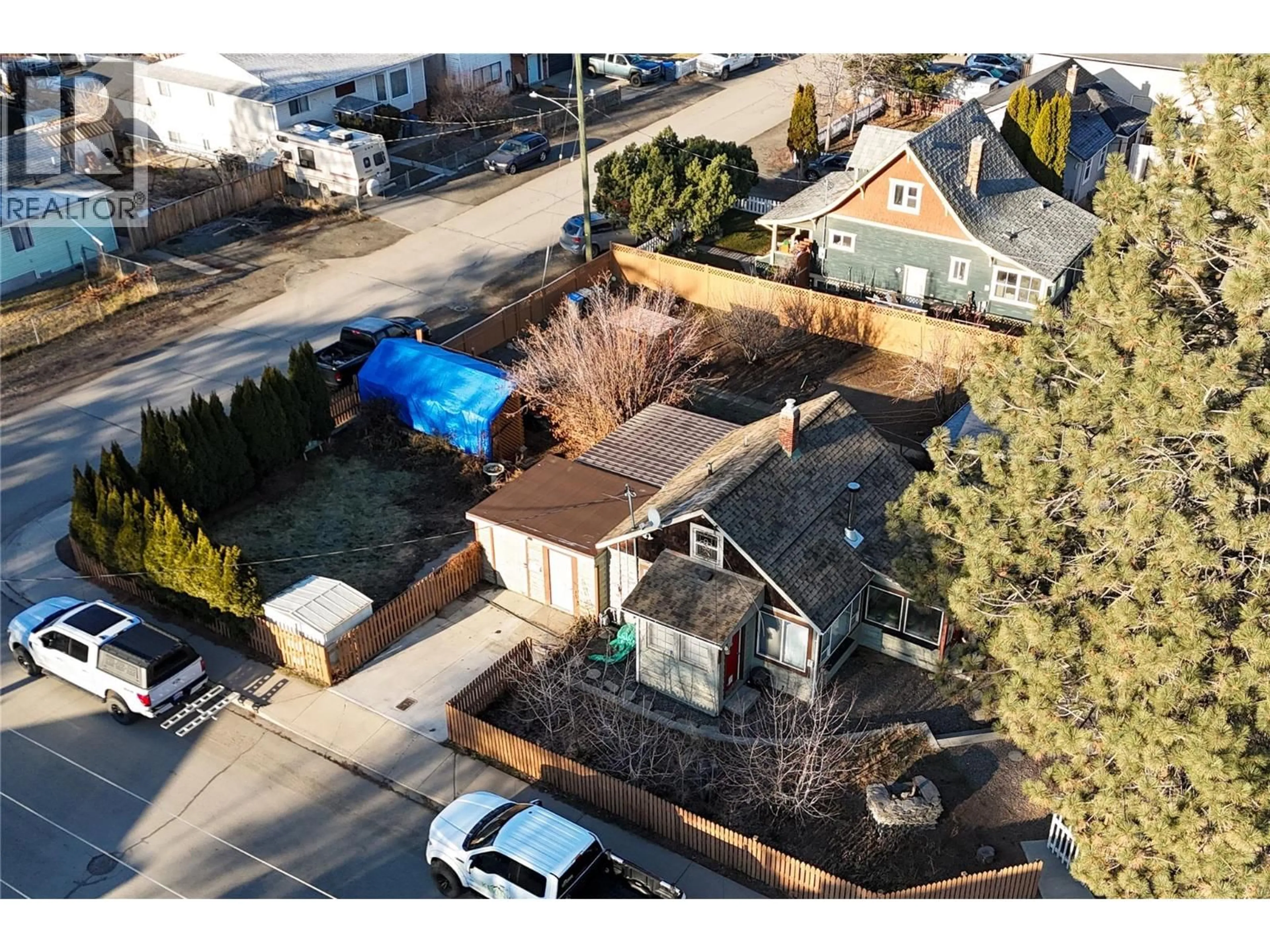 A pic from outside/outdoor area/front of a property/back of a property/a pic from drone, street for 308 ALEXANDER AVENUE, Kamloops British Columbia V2B3R3