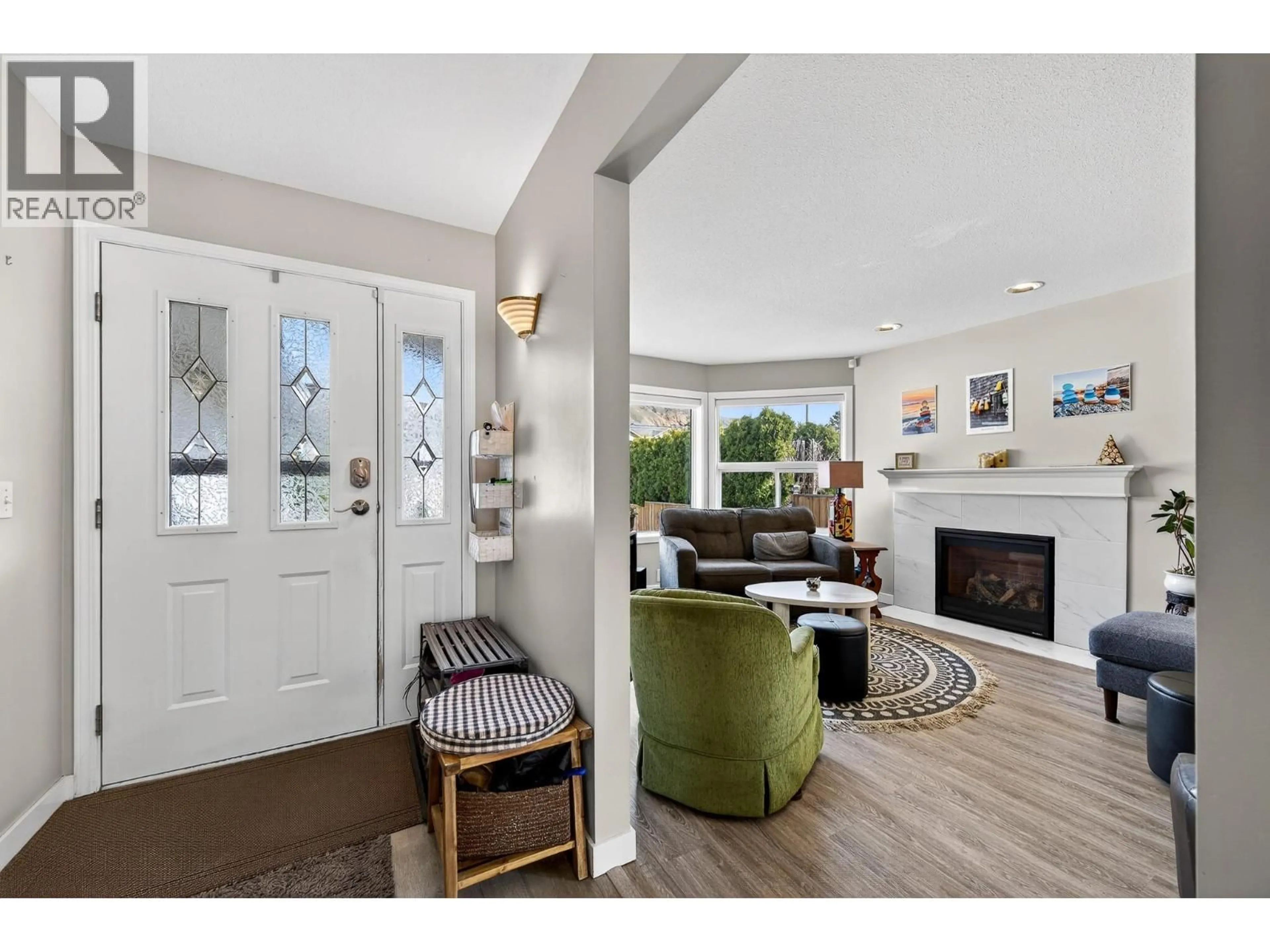 Living room with furniture, unknown for 2359 BOSSERT AVENUE, Kamloops British Columbia V2B4V6