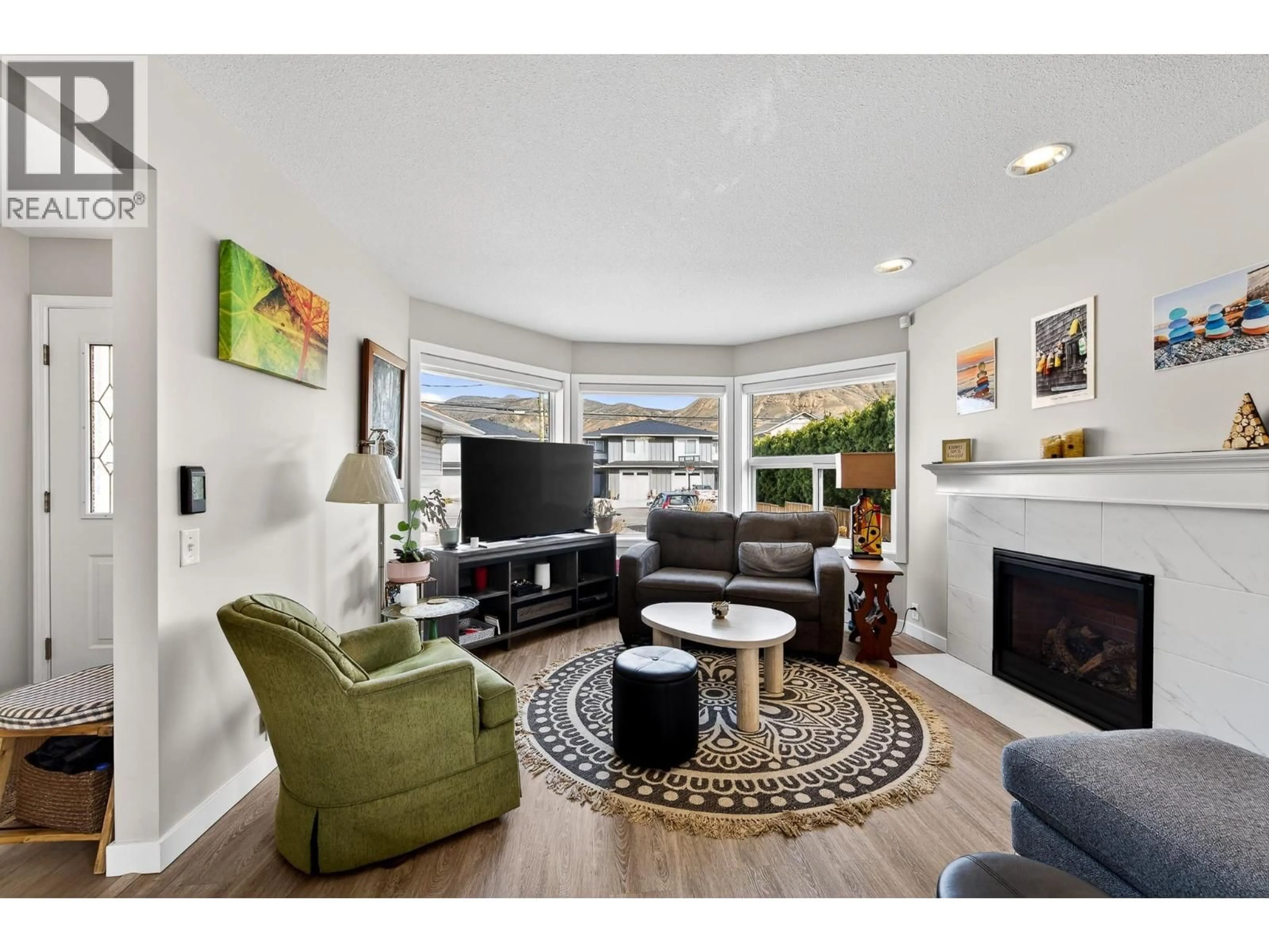 Living room with furniture, unknown for 2359 BOSSERT AVENUE, Kamloops British Columbia V2B4V6