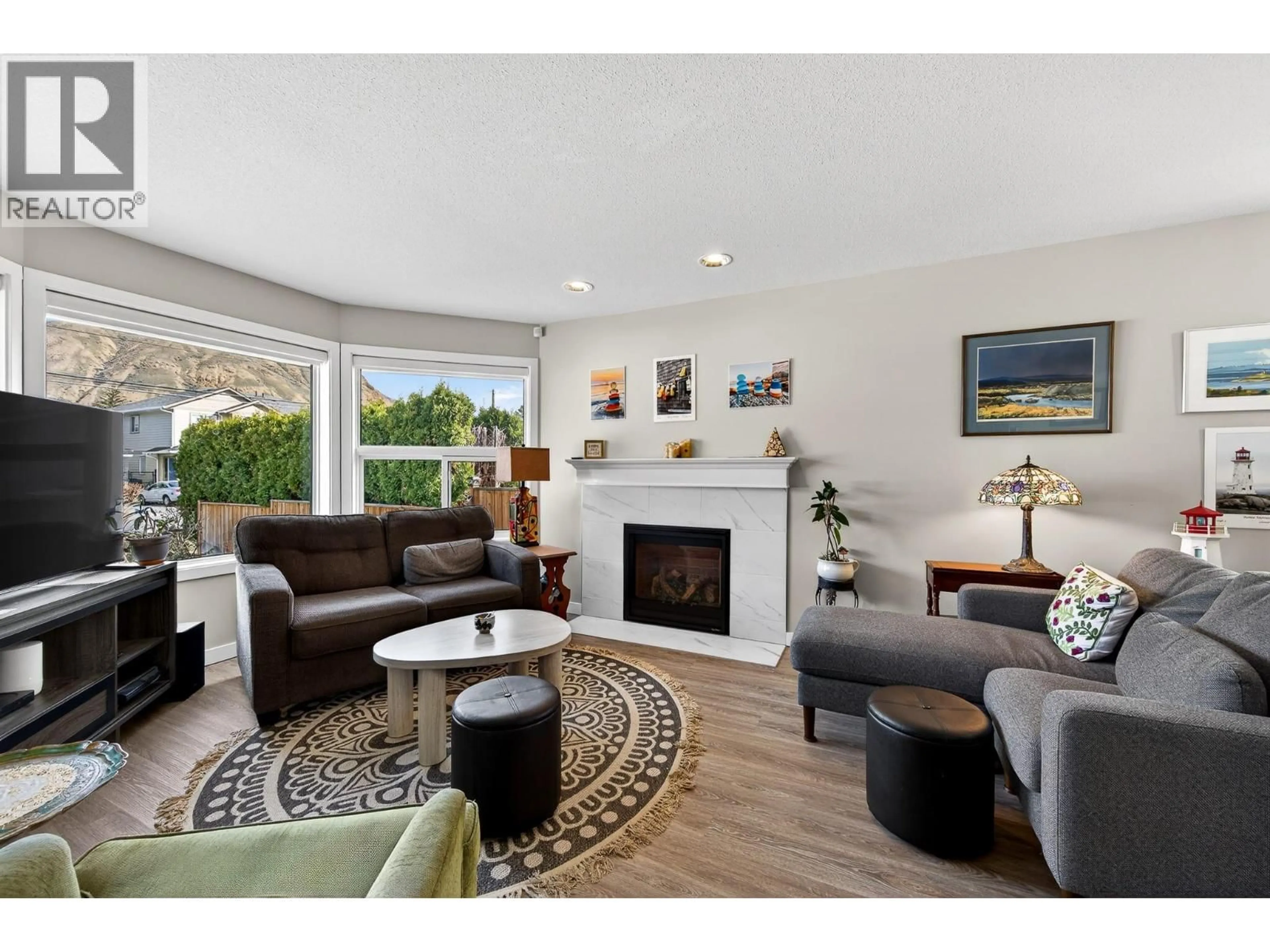 Living room with furniture, unknown for 2359 BOSSERT AVENUE, Kamloops British Columbia V2B4V6