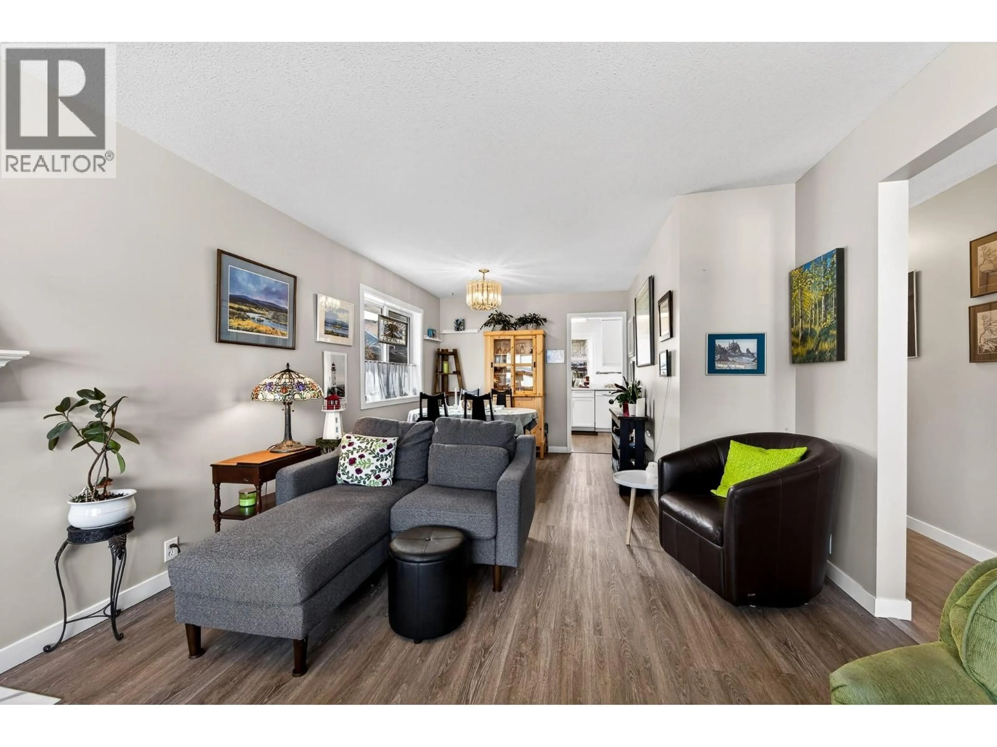 Living room with furniture, wood/laminate floor for 2359 BOSSERT AVENUE, Kamloops British Columbia V2B4V6