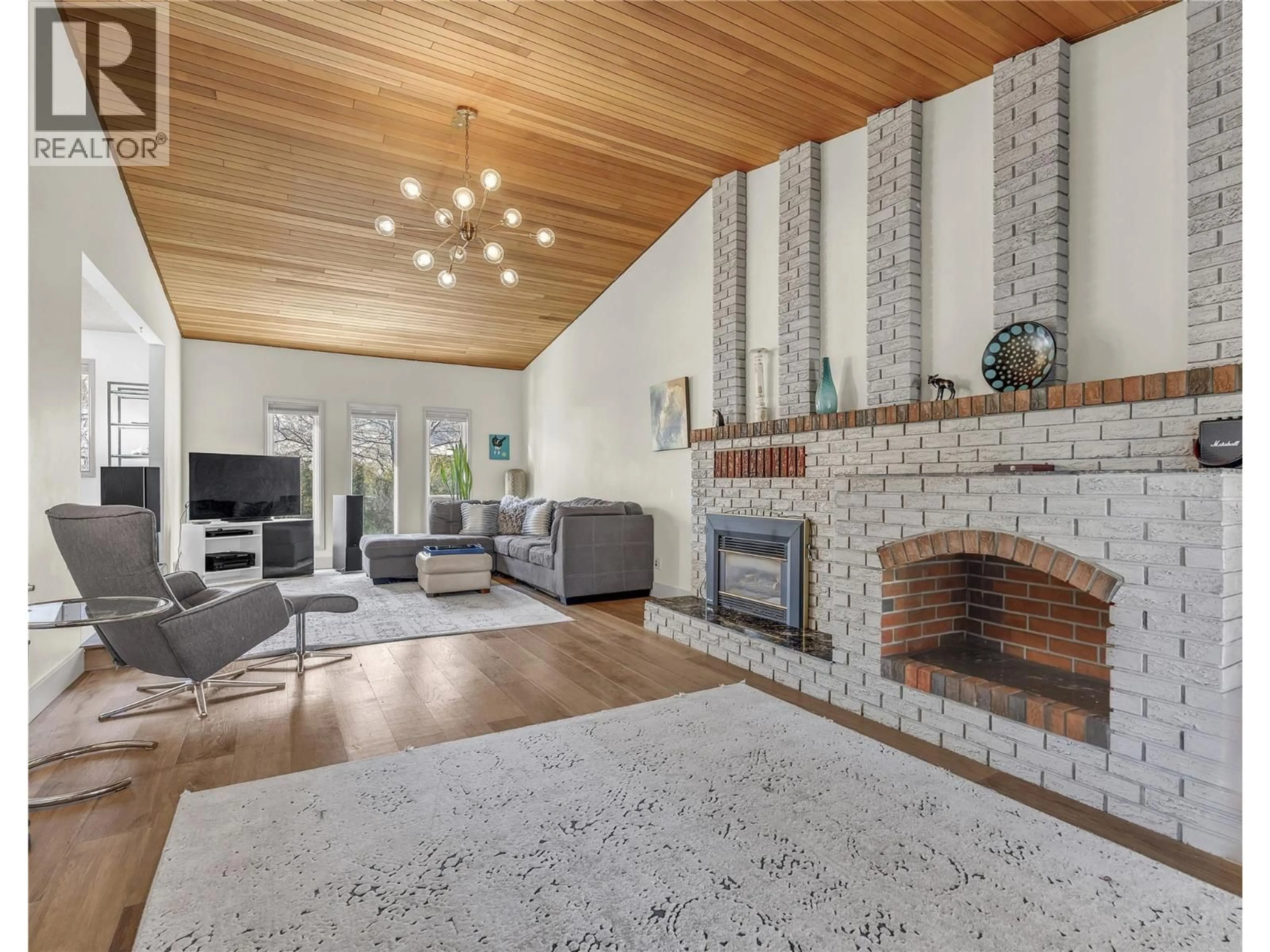 Living room with furniture, unknown for 114 MURRAY DRIVE, Penticton British Columbia V2A7E4