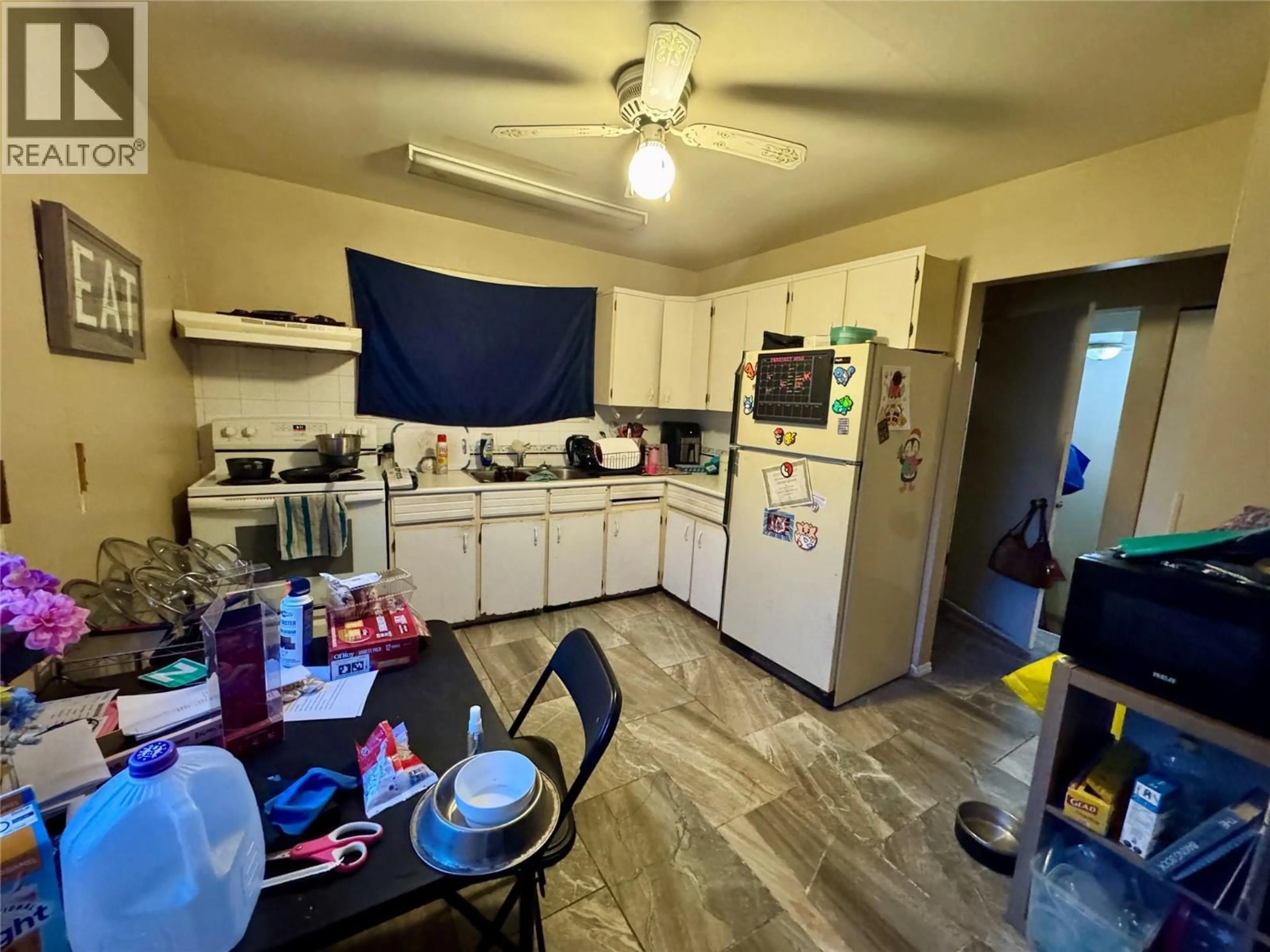 Standard kitchen, unknown for 1714 DOUGLAS STREET, Merritt British Columbia V1K1B8