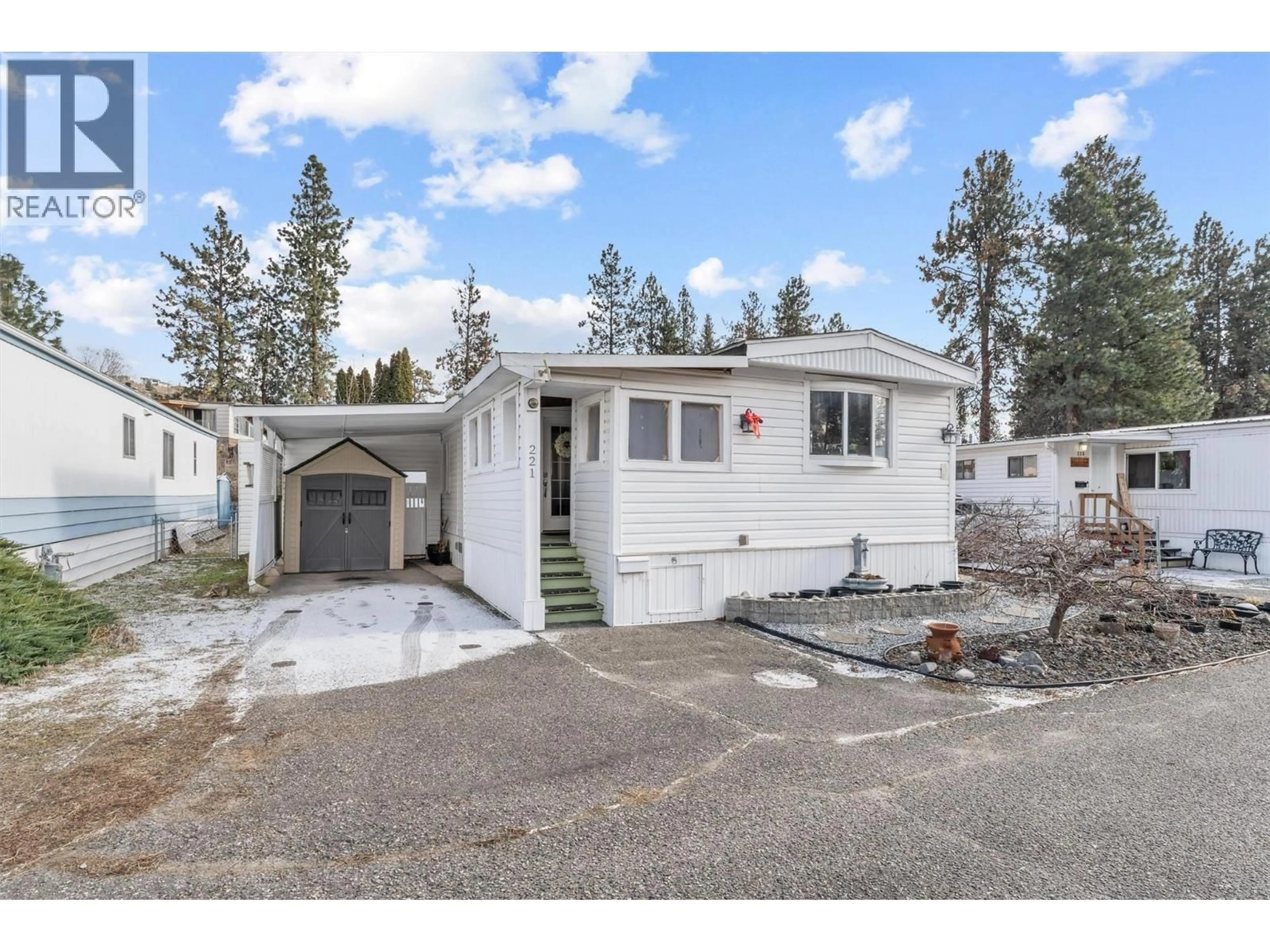 Home with vinyl exterior material, street for 221 - 1999 HIGHWAY 97 S OTHER, West Kelowna British Columbia V1Z1B2