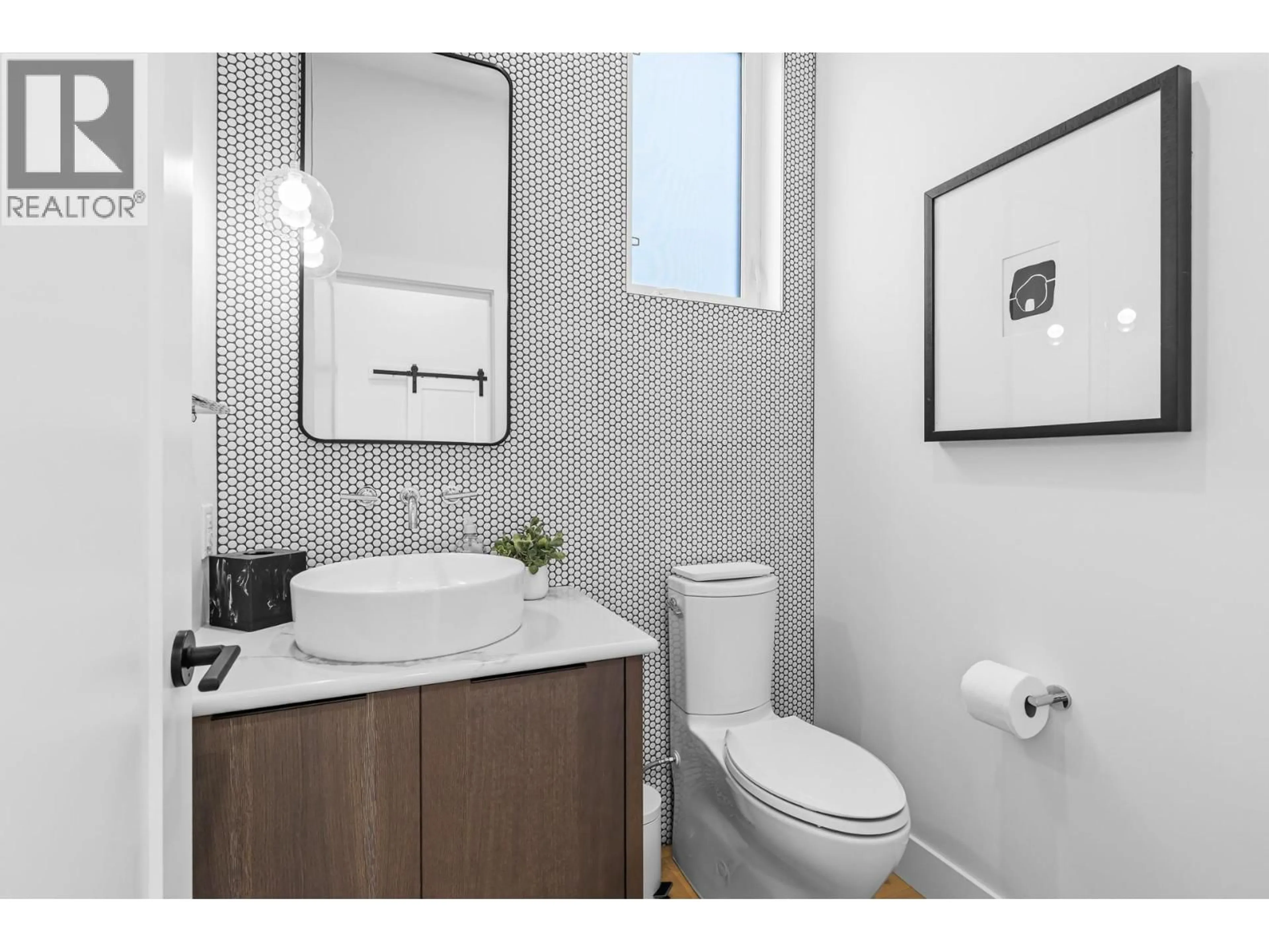Standard bathroom, ceramic/tile floor for 1050 EMSLIE STREET, Kelowna British Columbia V1W0C3