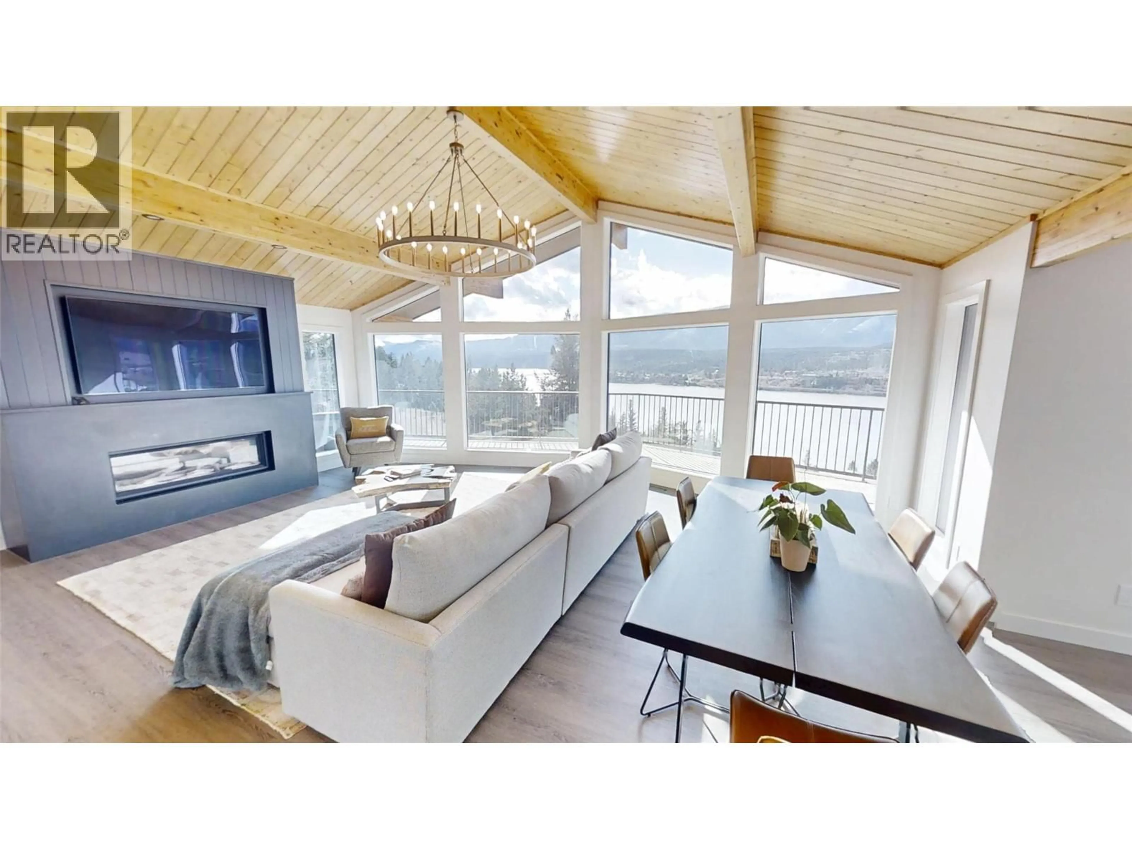 Living room with furniture, wood/laminate floor for 521 UPPER LAKEVIEW ROAD, Invermere British Columbia V0A1K3