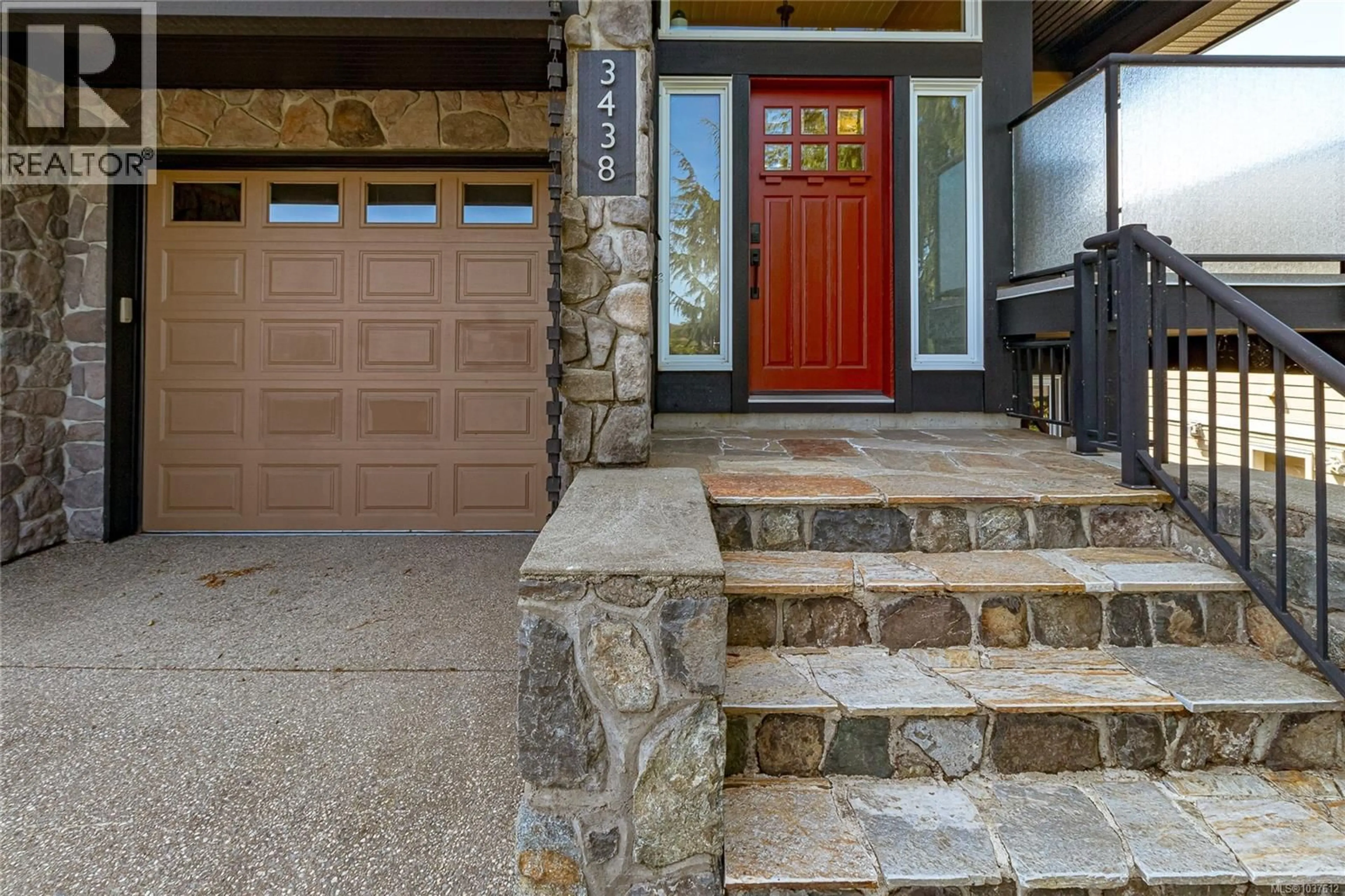 Indoor entryway for 3438 MARY ANNE CRESCENT, Colwood British Columbia V9C4K4