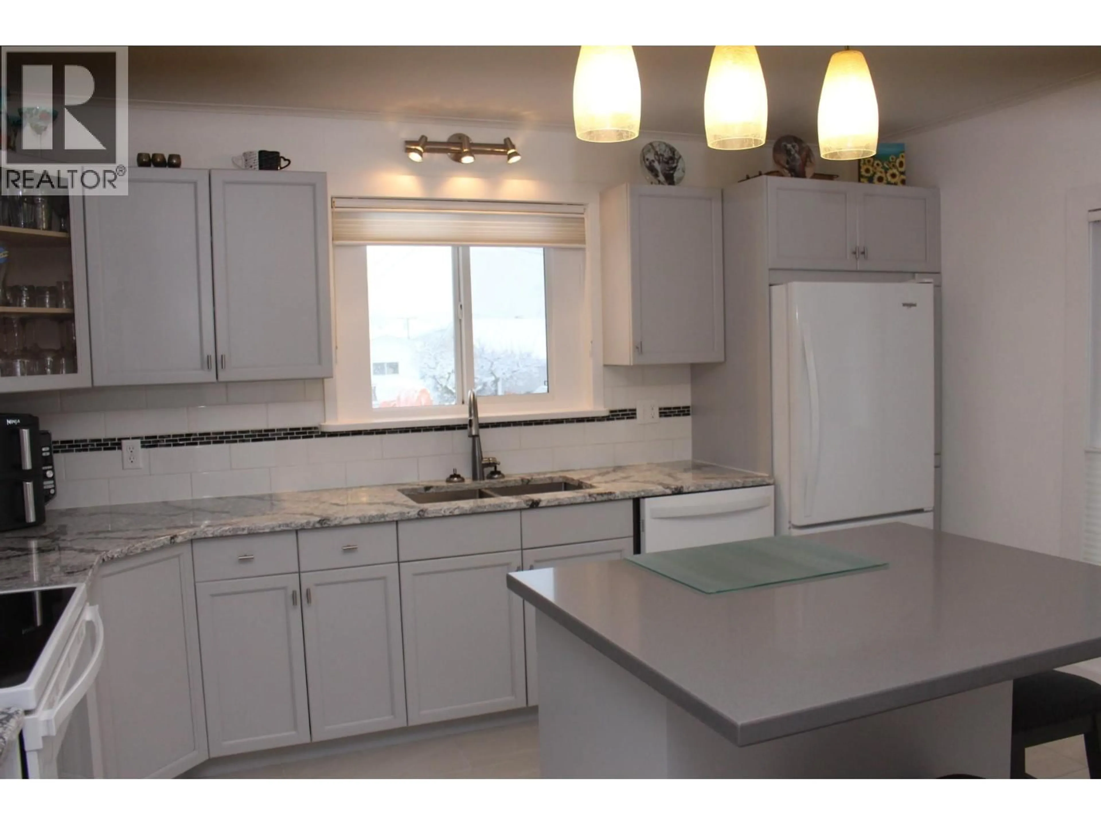 Open concept kitchen, unknown for 108 101 STREET, Castlegar British Columbia V1N3E4