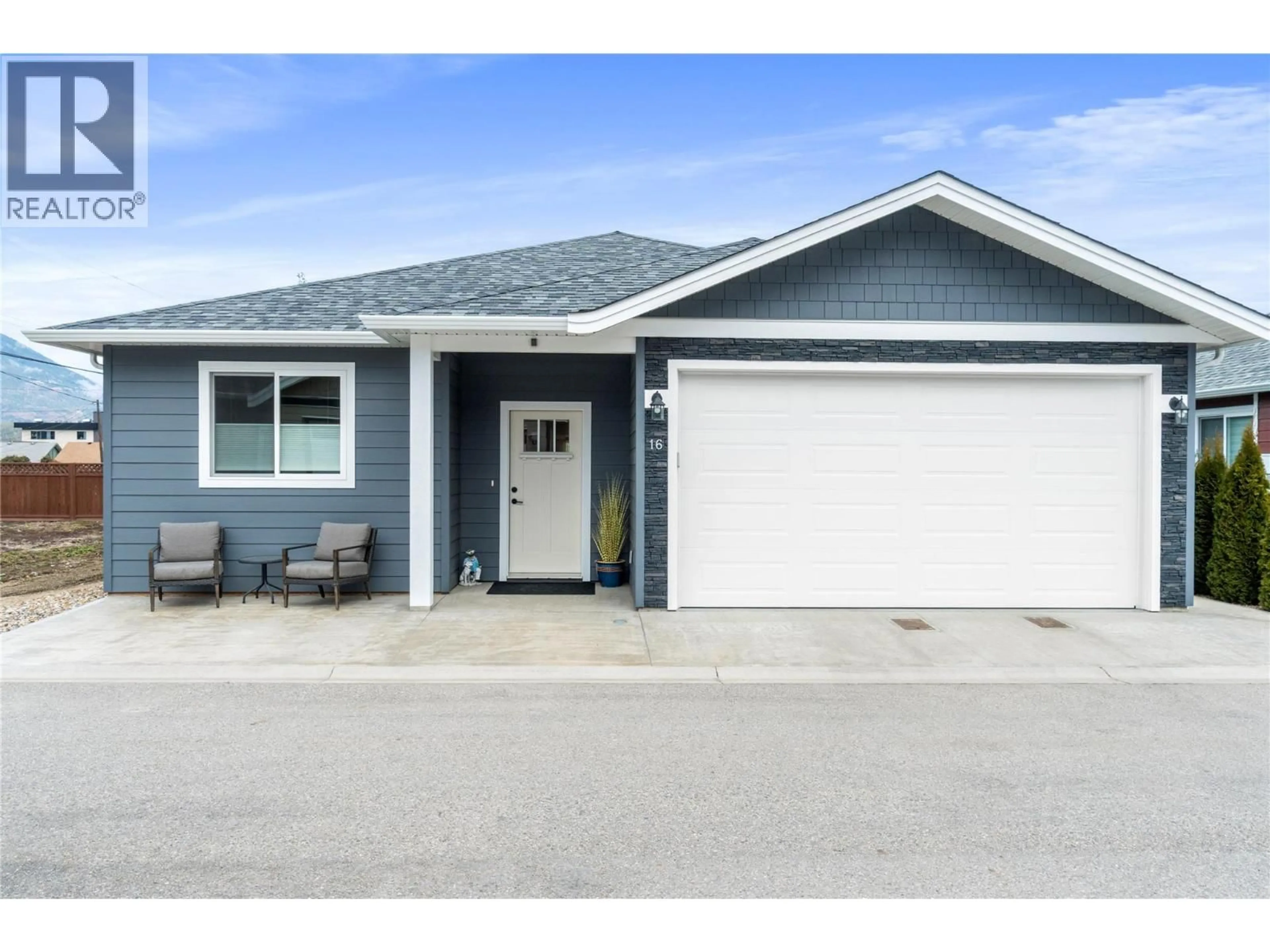 Home with vinyl exterior material, street for 16 - 1330 10TH STREET SOUTHWEST, Salmon Arm British Columbia V1E0E4