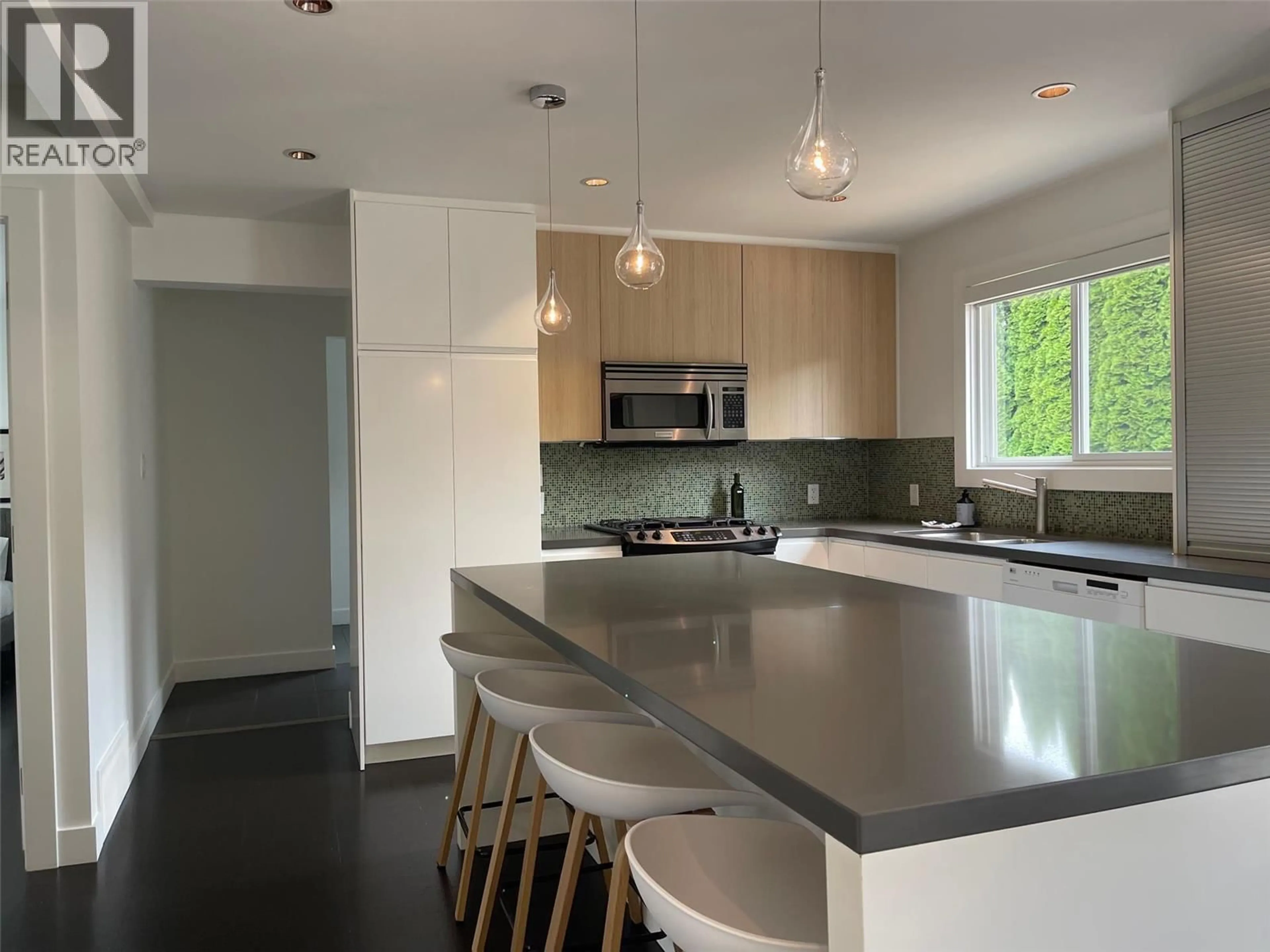Open concept kitchen, unknown for 751 + 753 MARTIN AVENUE NORTH, Kelowna British Columbia V1Y6V4