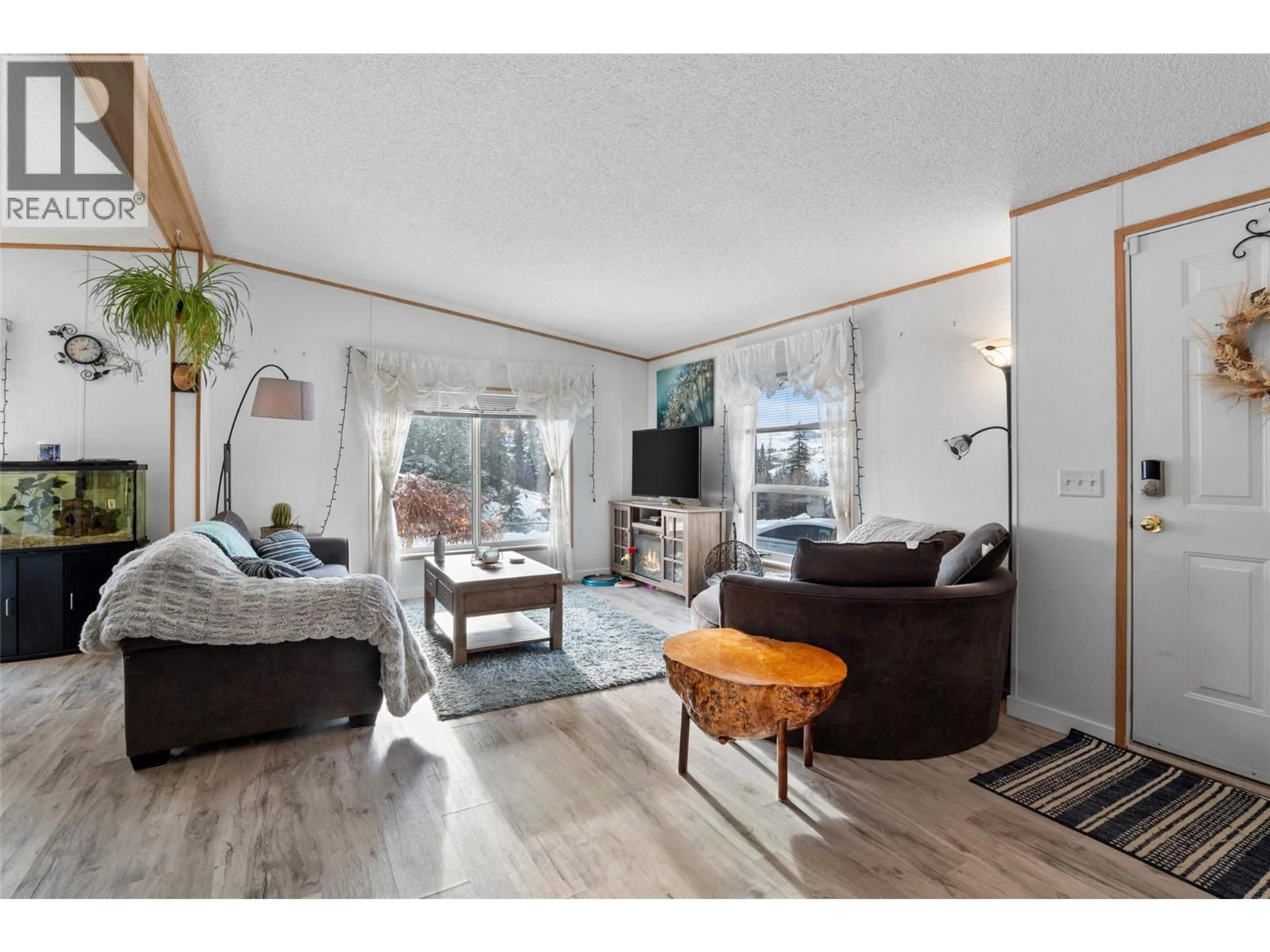 Living room with furniture, wood/laminate floor for 22 - 2815 PRINCETON KAMLOOPS 5A HIGHWAY, Kamloops British Columbia V0E2A0