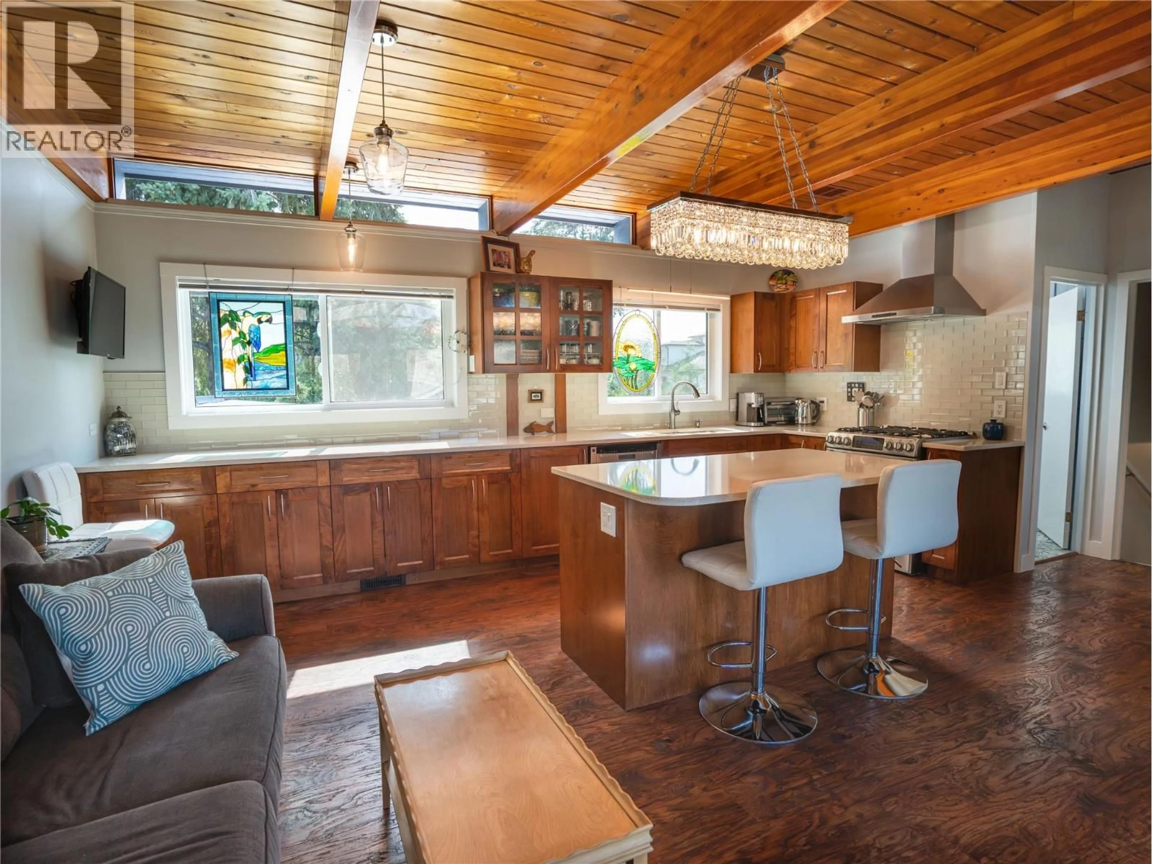 Open concept kitchen, wood/laminate floor for 1618 DUNCAN AVE E AVENUE, Penticton British Columbia V2A2X9