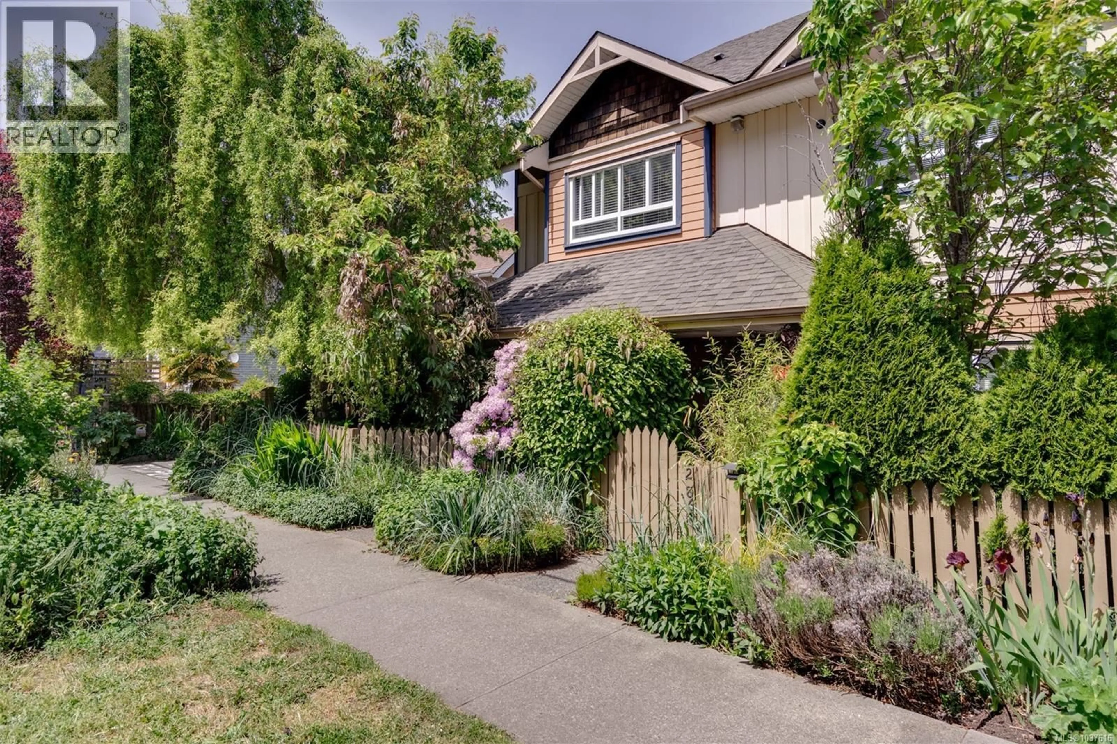 Unknown for 1 - 860 PRINCESS AVENUE, Victoria British Columbia V8T1K8