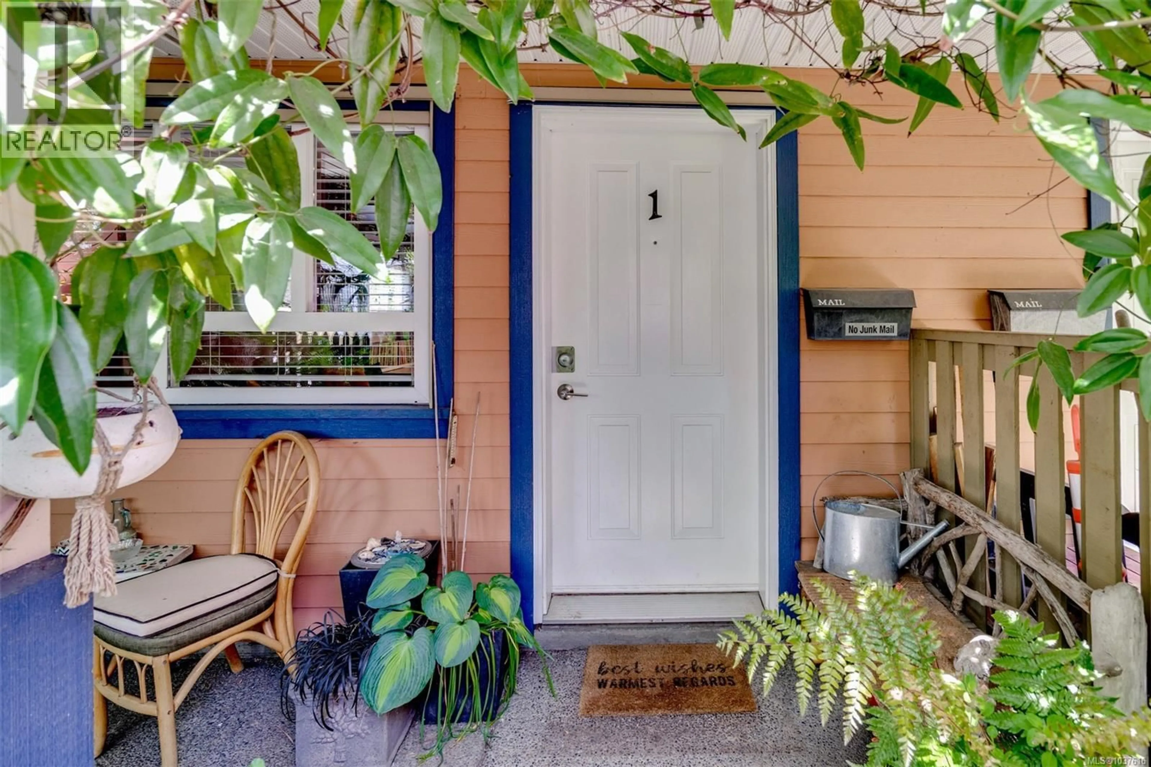 Indoor entryway for 1 - 860 PRINCESS AVENUE, Victoria British Columbia V8T1K8