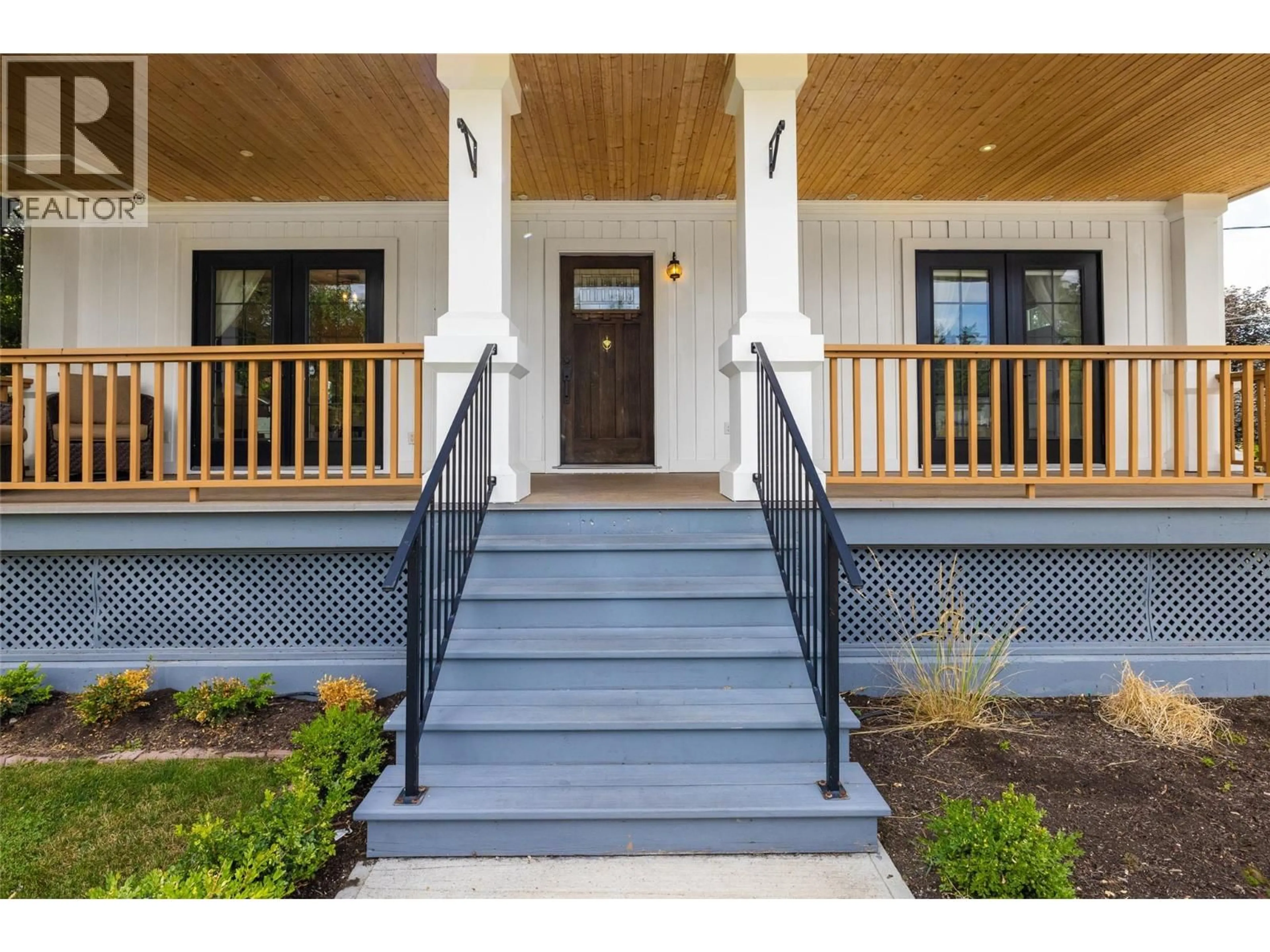 Indoor entryway for 4382 GORDON DRIVE, Kelowna British Columbia V1W1S8