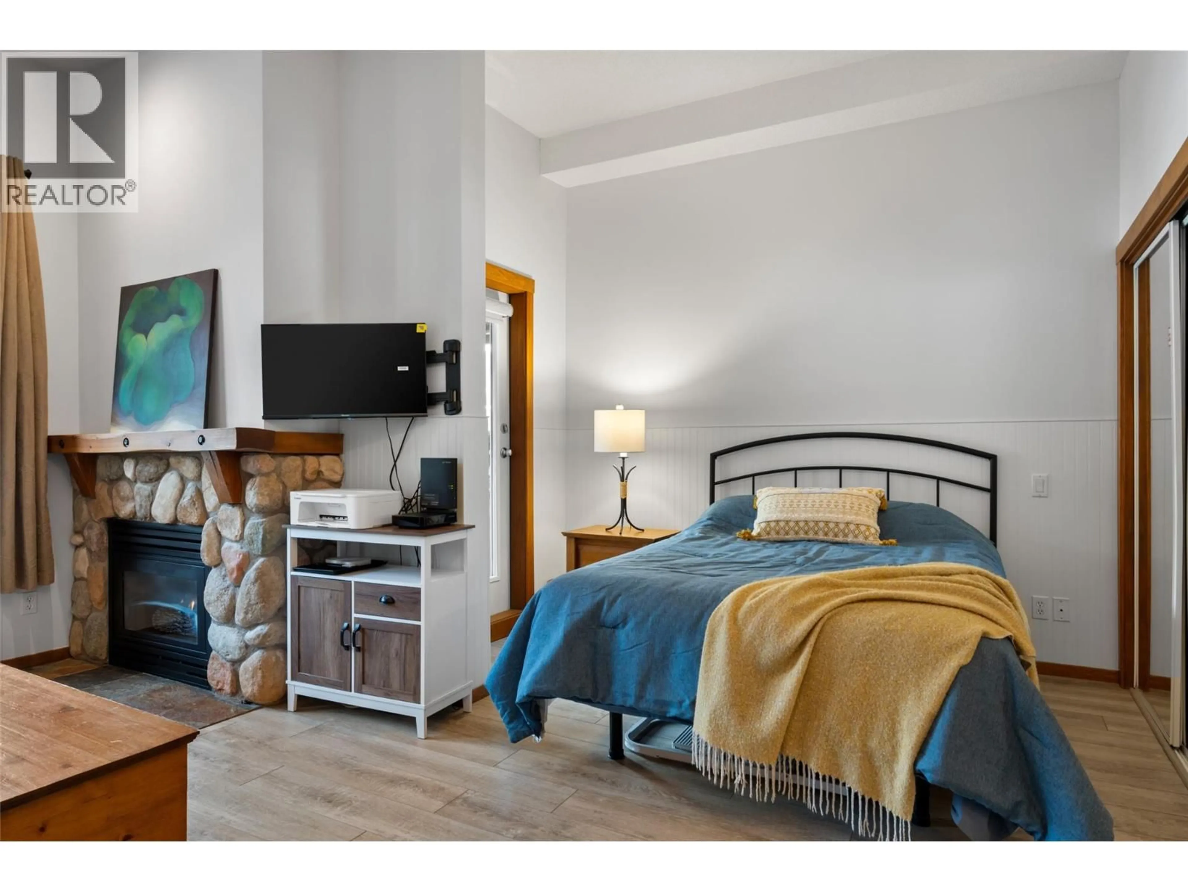 Bedroom with bed, wood/laminate floor for 406 - 3190 CREEKSIDE WAY, Sun Peaks British Columbia V0E5N0