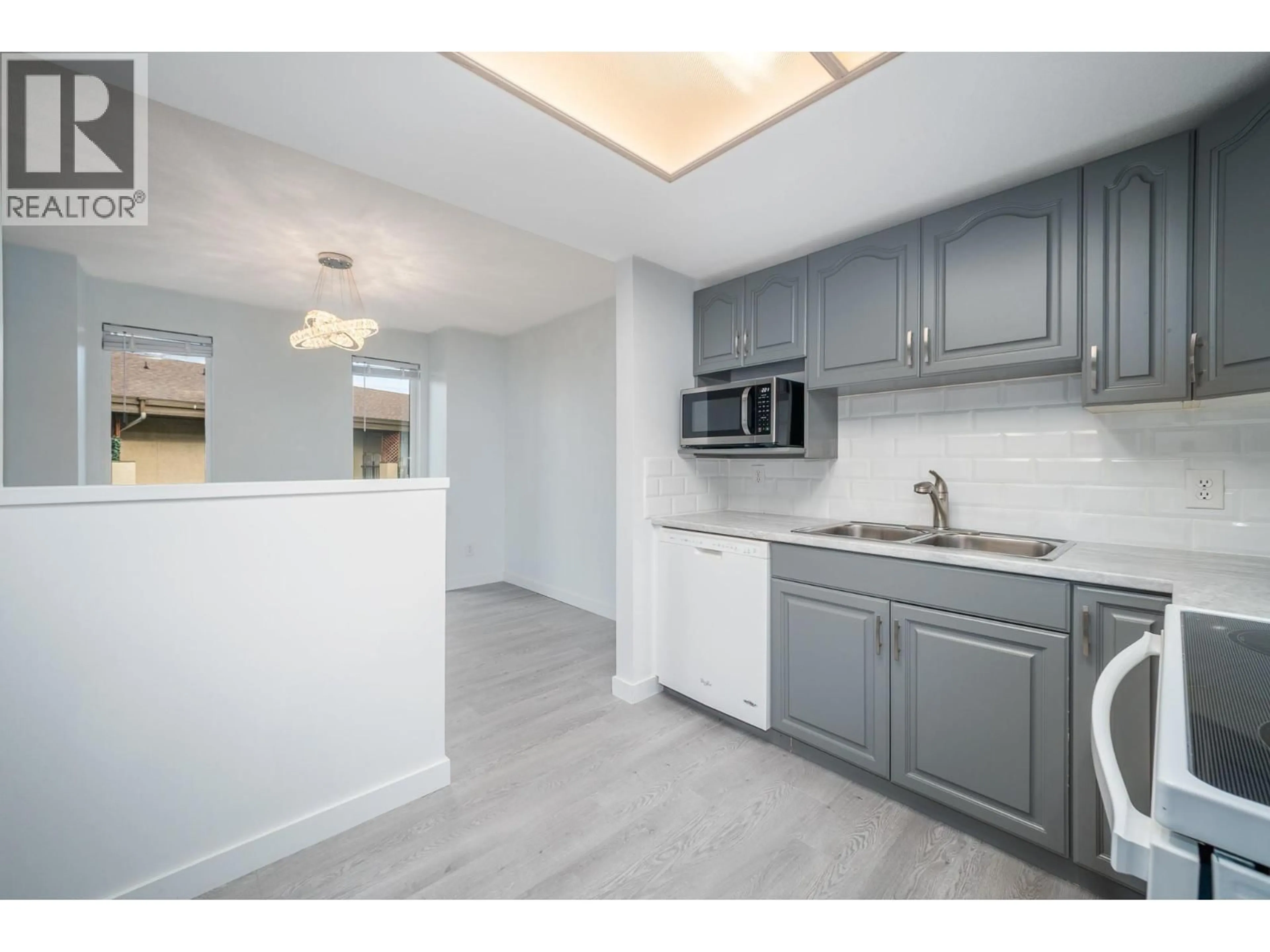 Standard kitchen, unknown for 315 - 3175 DE MONTREUIL COURT, Kelowna British Columbia V1W3W2