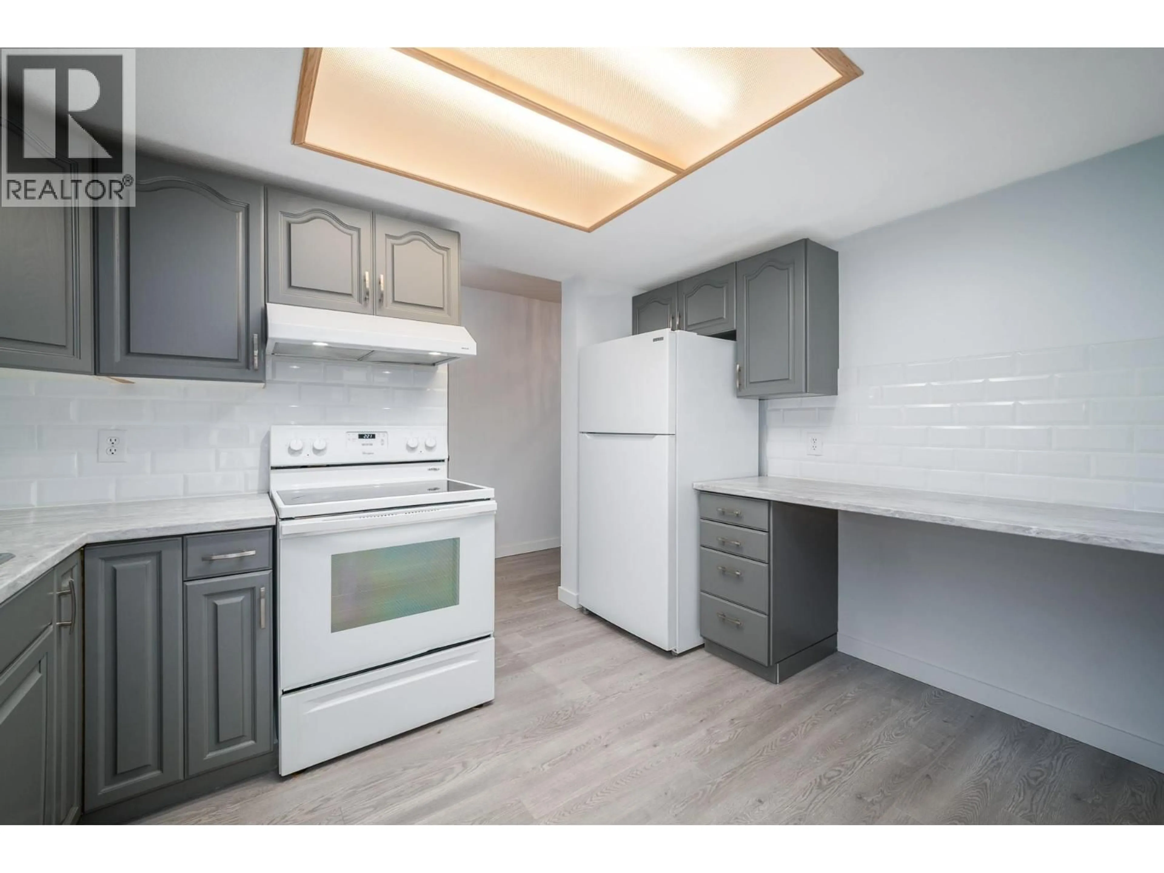 Standard kitchen, wood/laminate floor for 315 - 3175 DE MONTREUIL COURT, Kelowna British Columbia V1W3W2